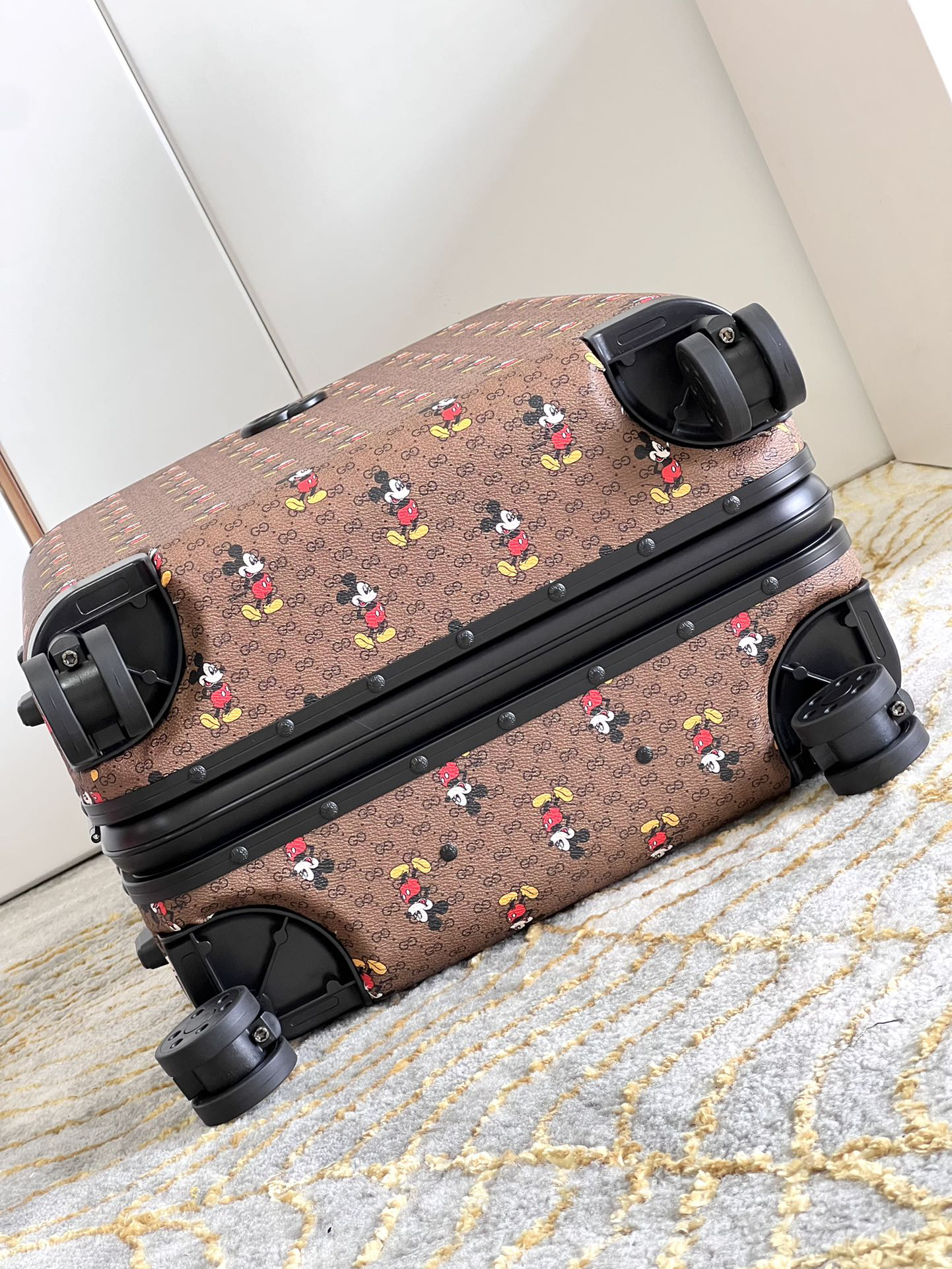 Gucci luggage-23