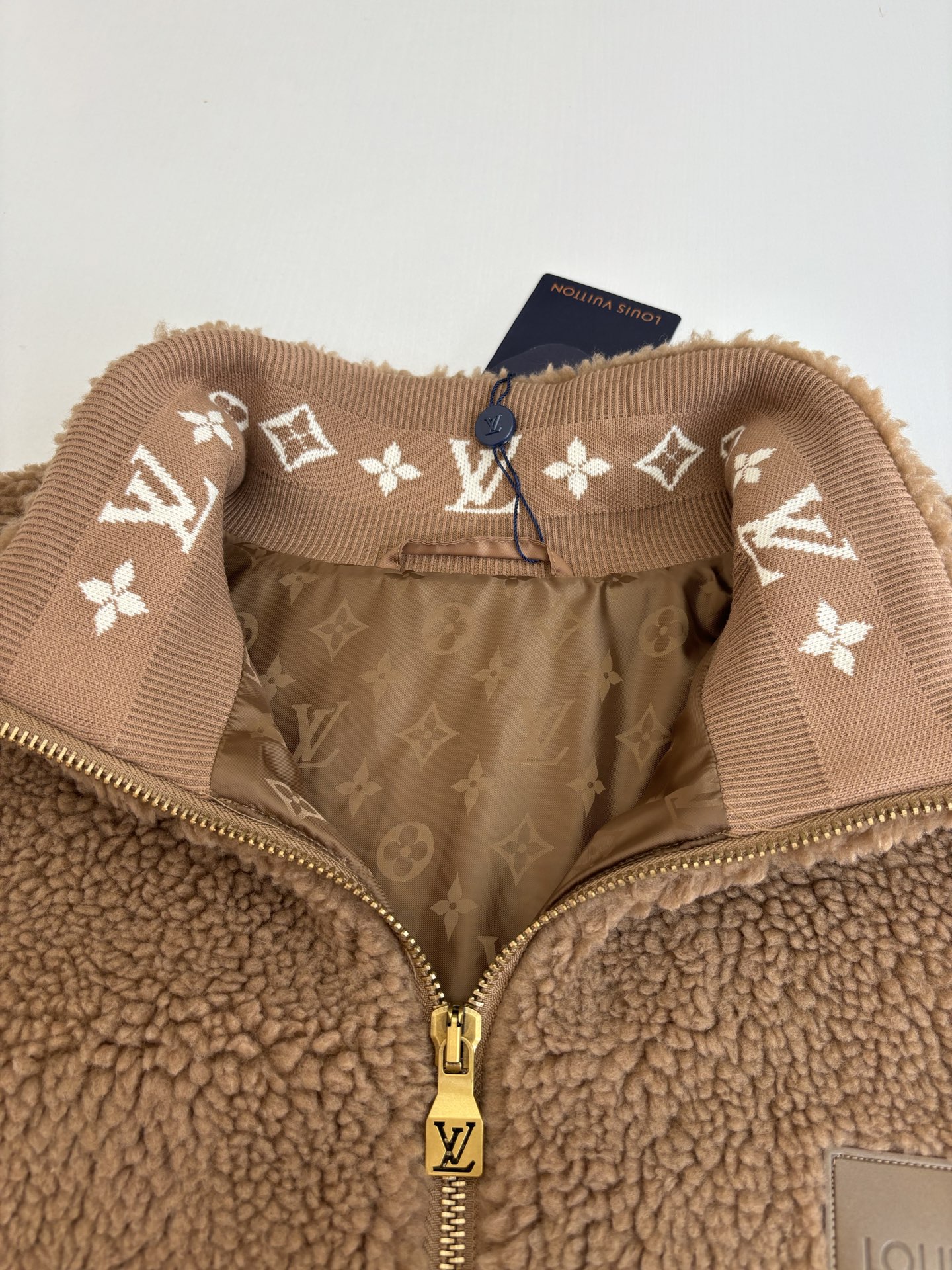 LV Clothing-297