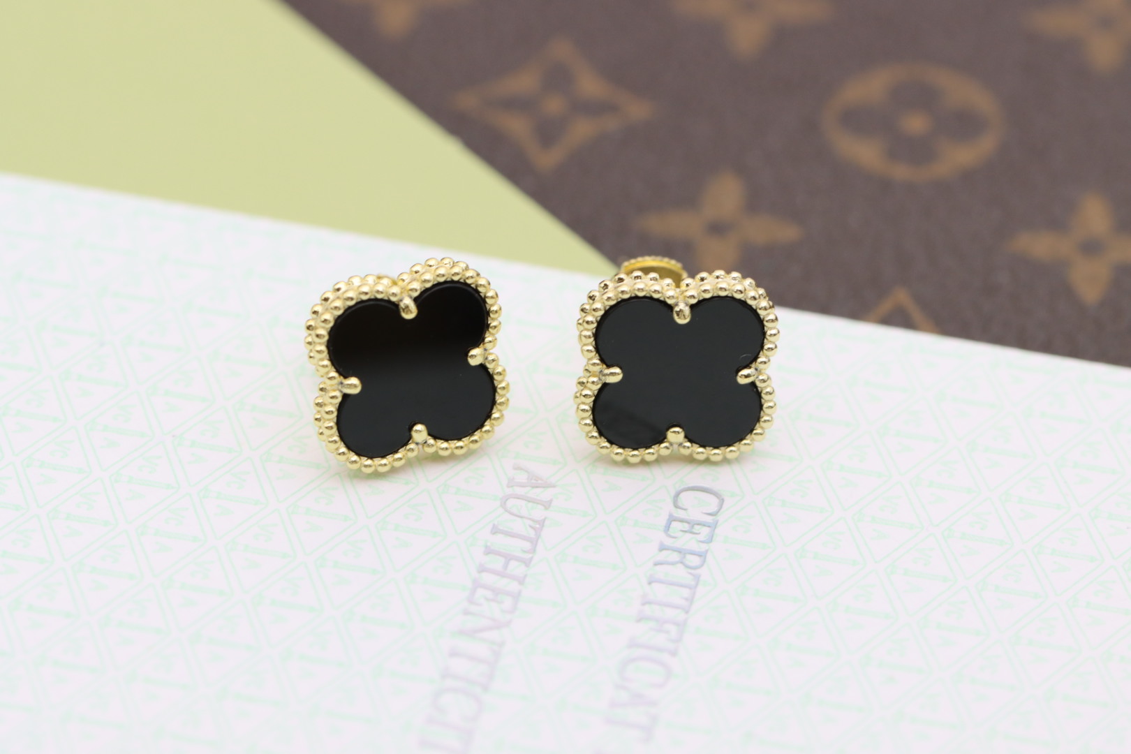 Van Cleef & Arpels earring-11