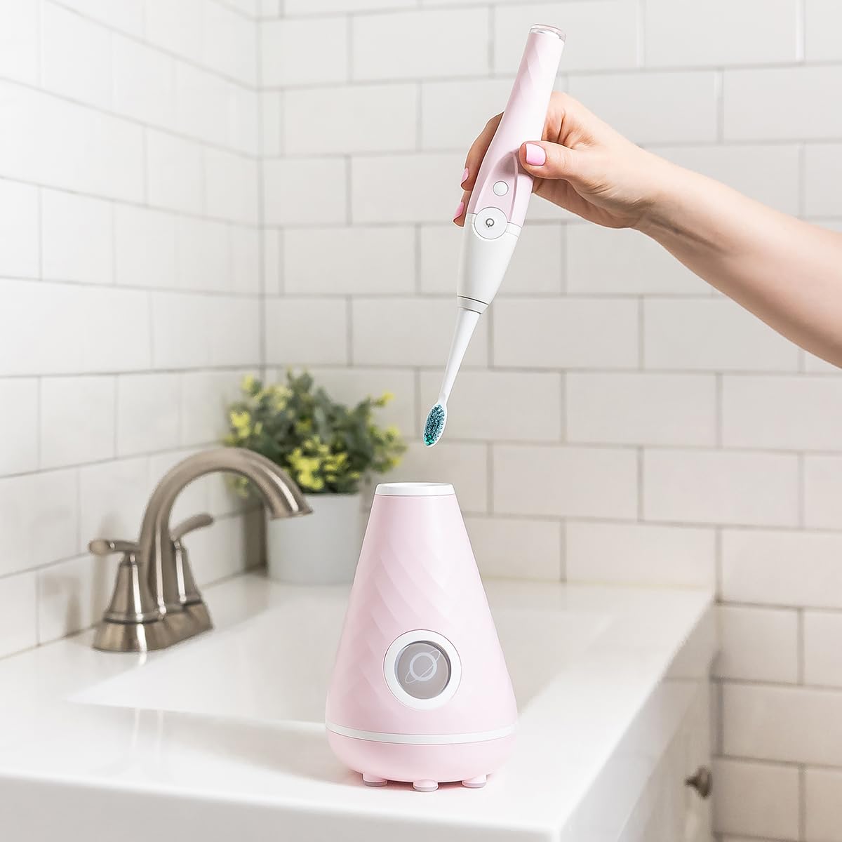TAO CLEAN UV Sanitizing Sonic Toothbrush with Cleaning Station