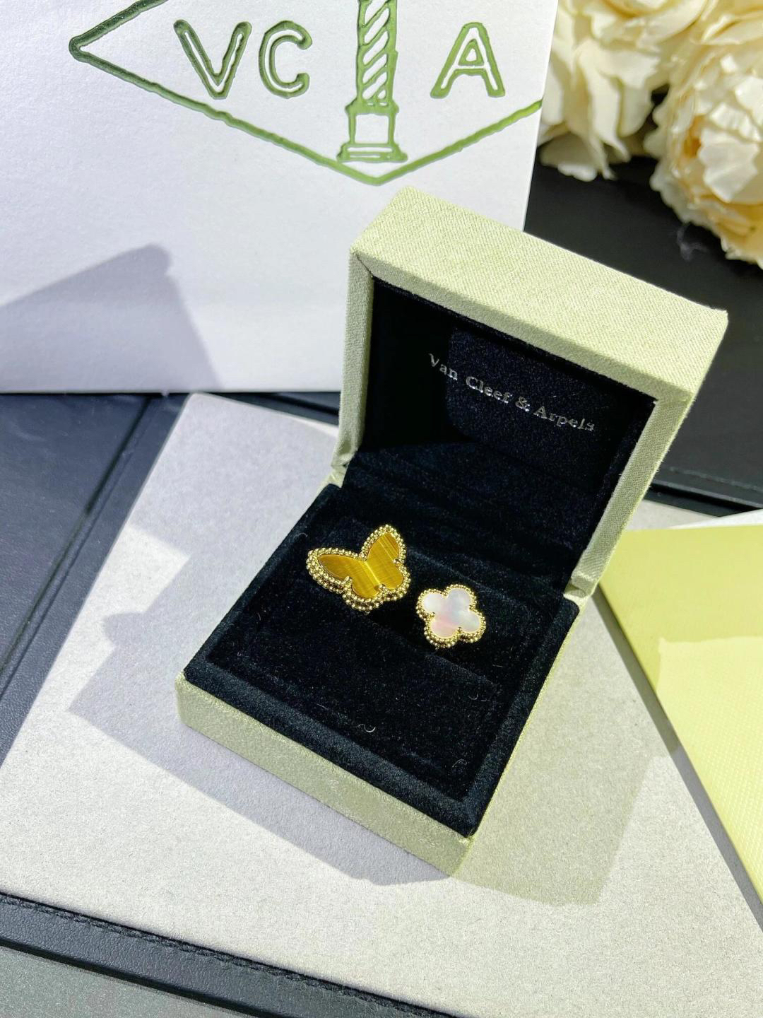 Van Cleef & Arpels ring-31