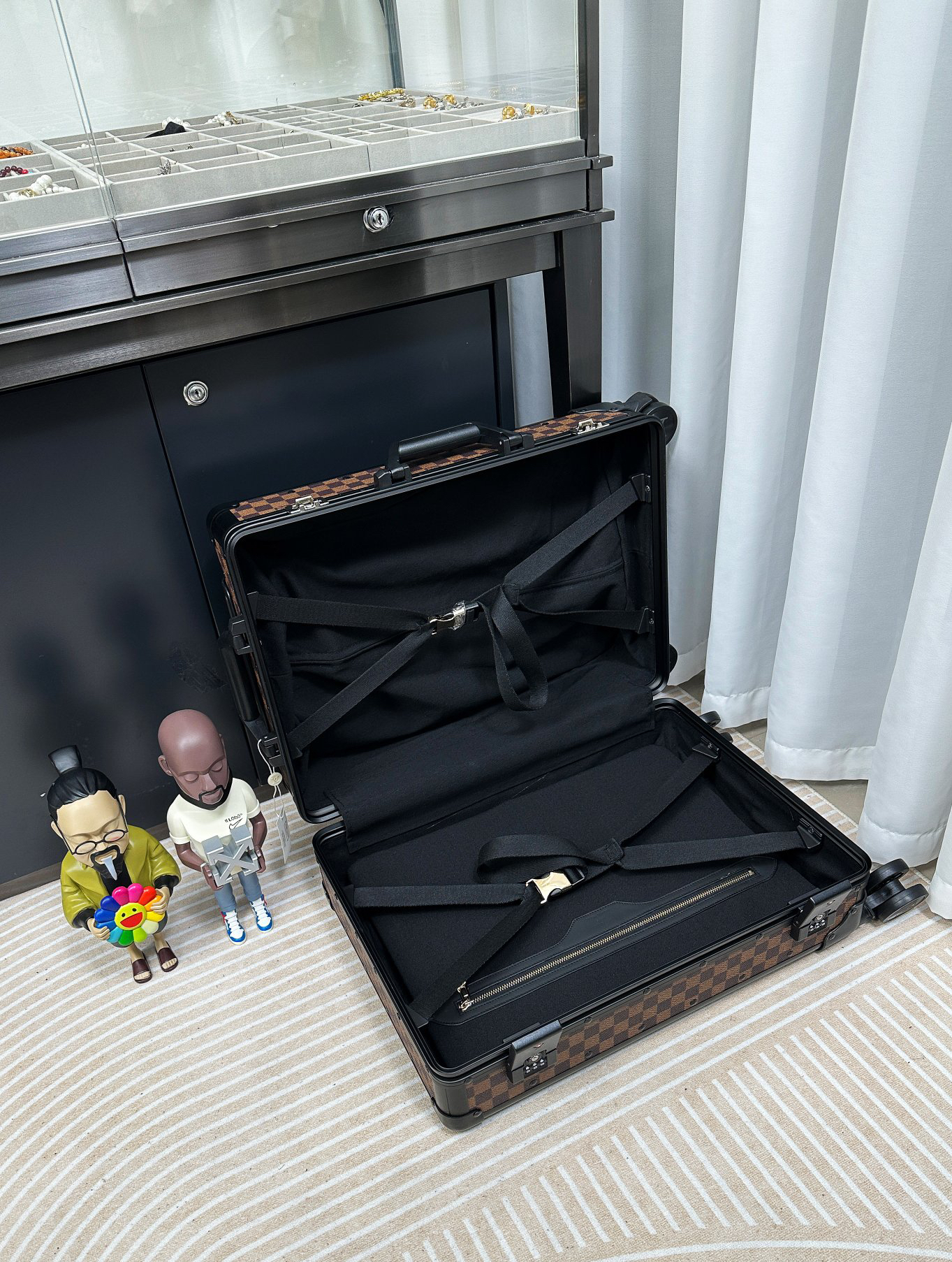 LV luggage-106