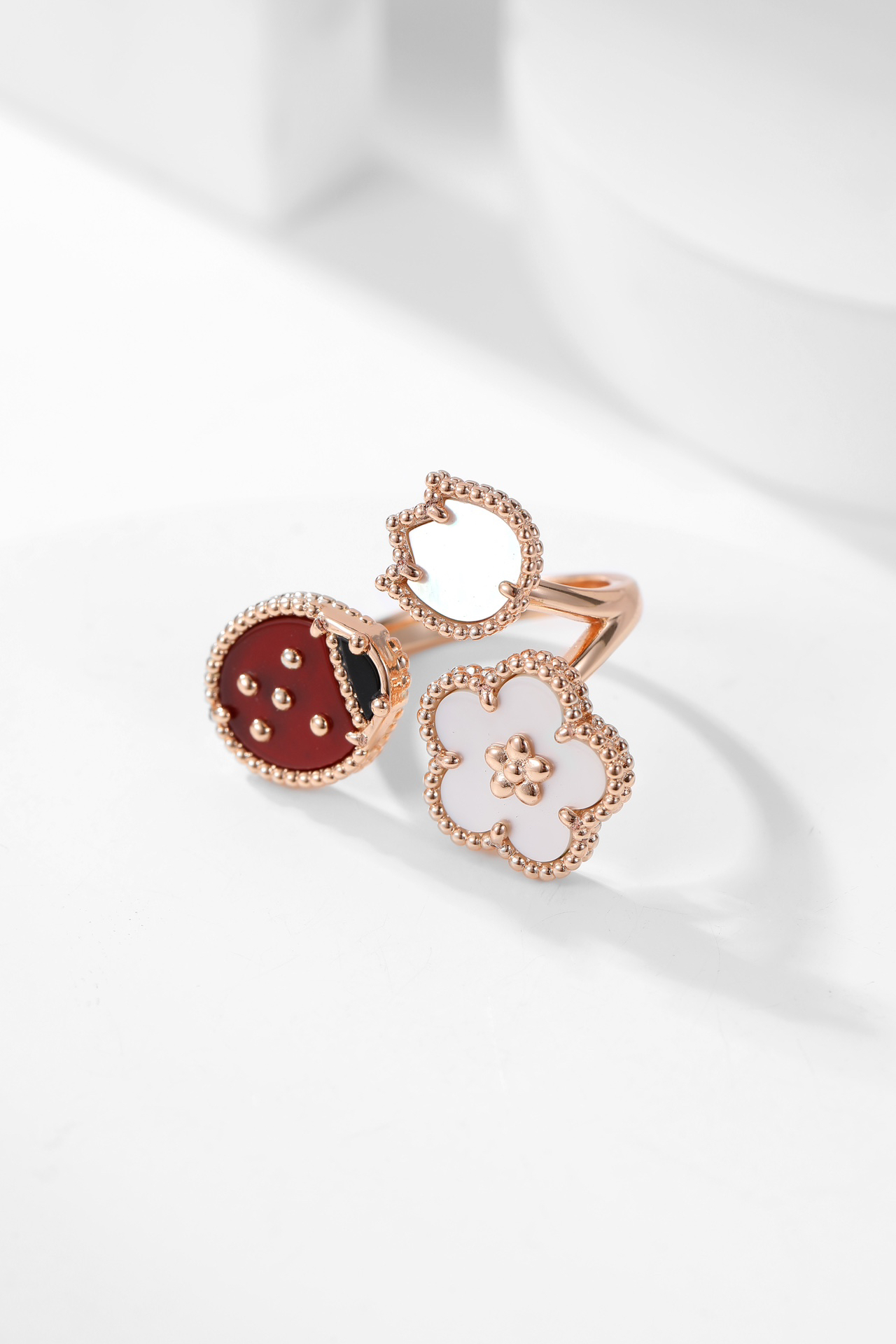 Van Cleef & Arpels ring-94