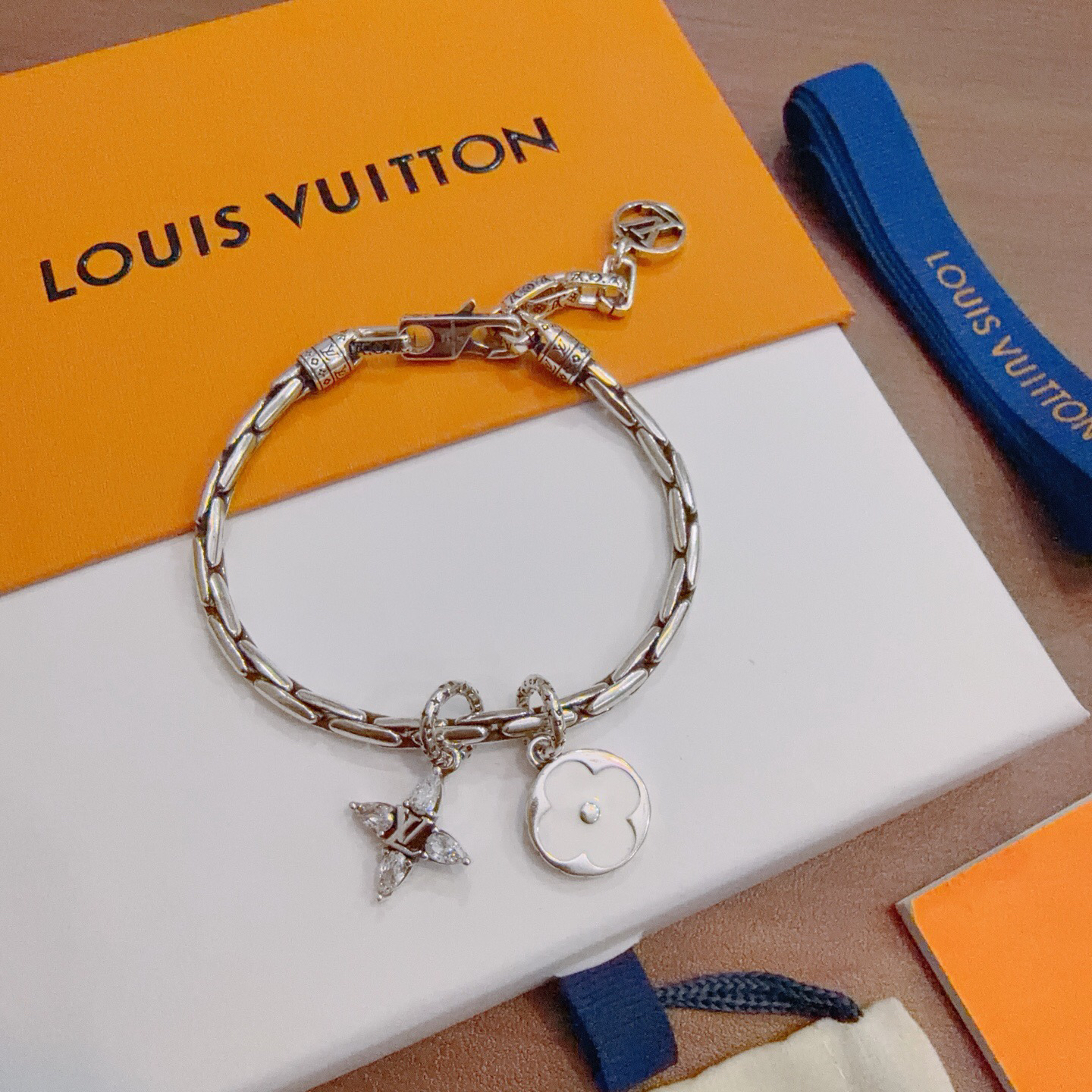LV Bracelet-17