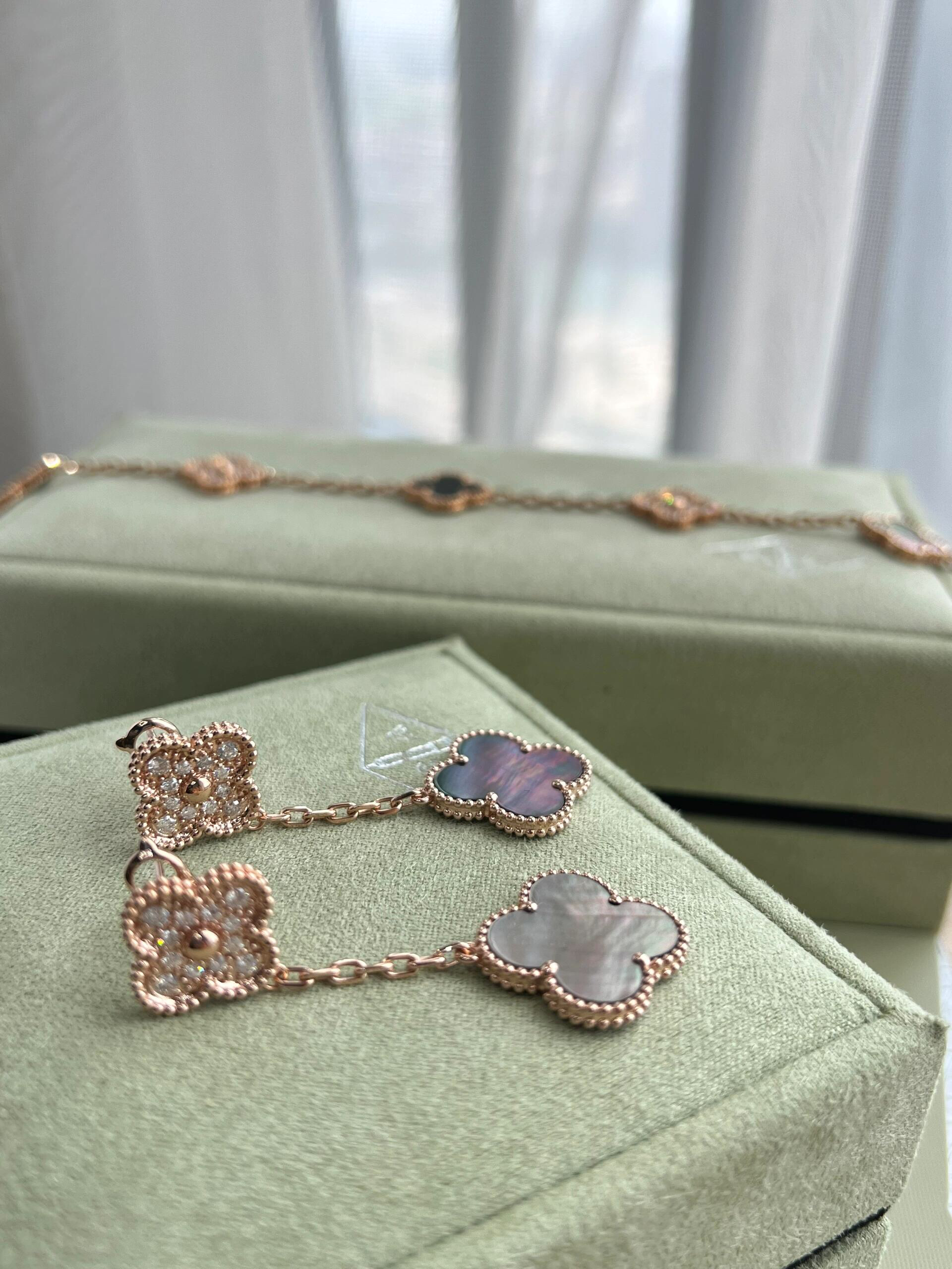 Van Cleef & Arpels earring-94