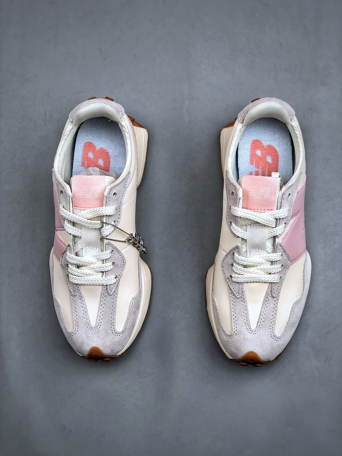 New Balance Sneakers-323