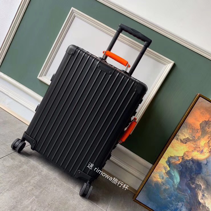 Fendi luggage-30
