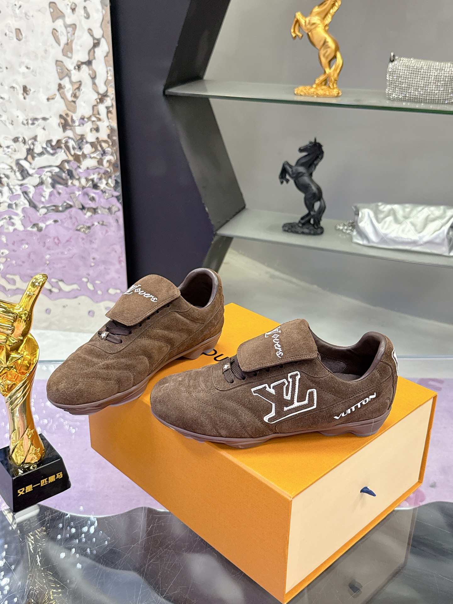 Lv Sneakers-110