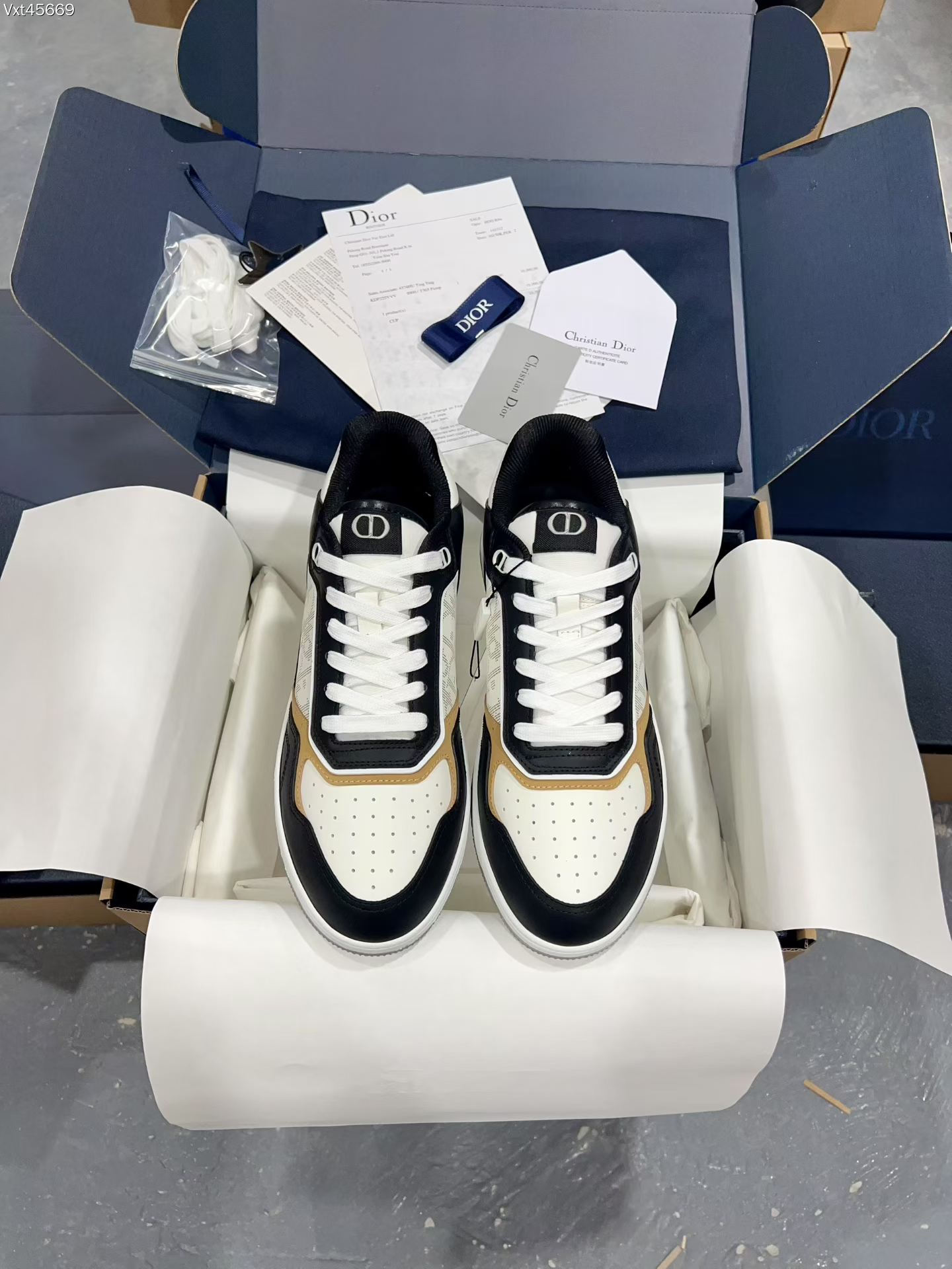 Dior Sneakers-24