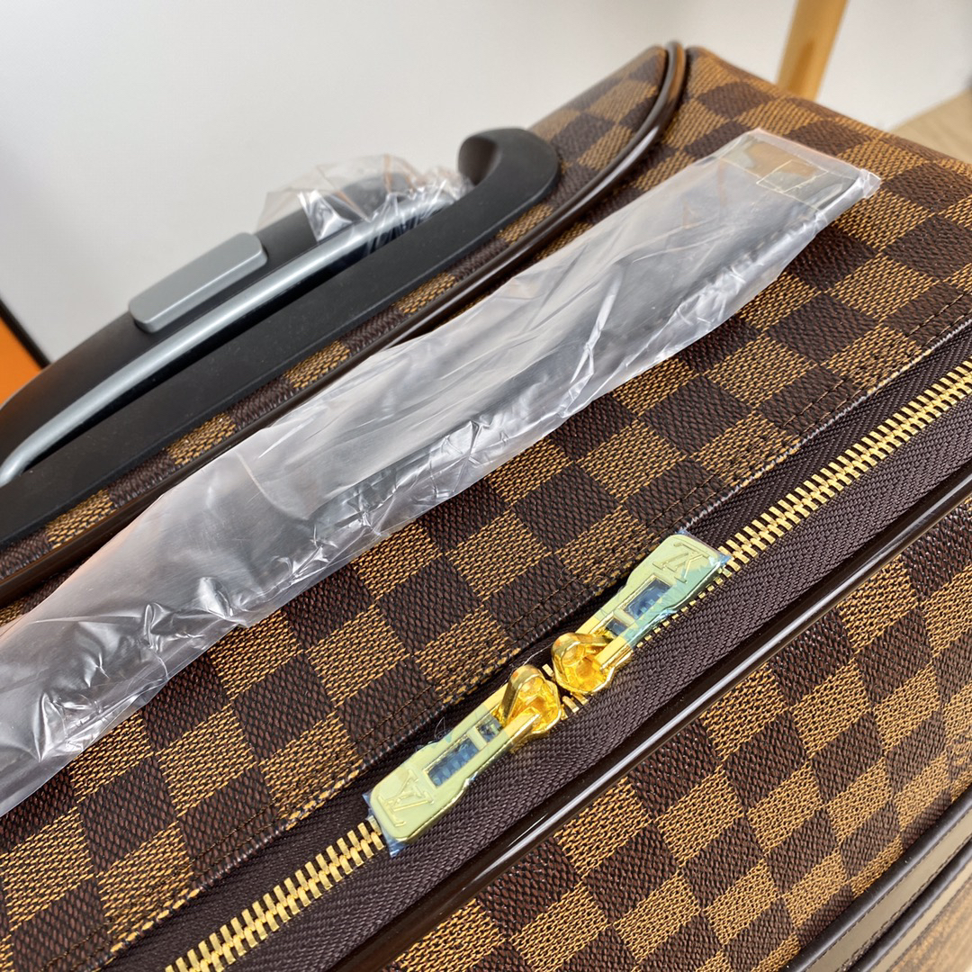LV luggage-90
