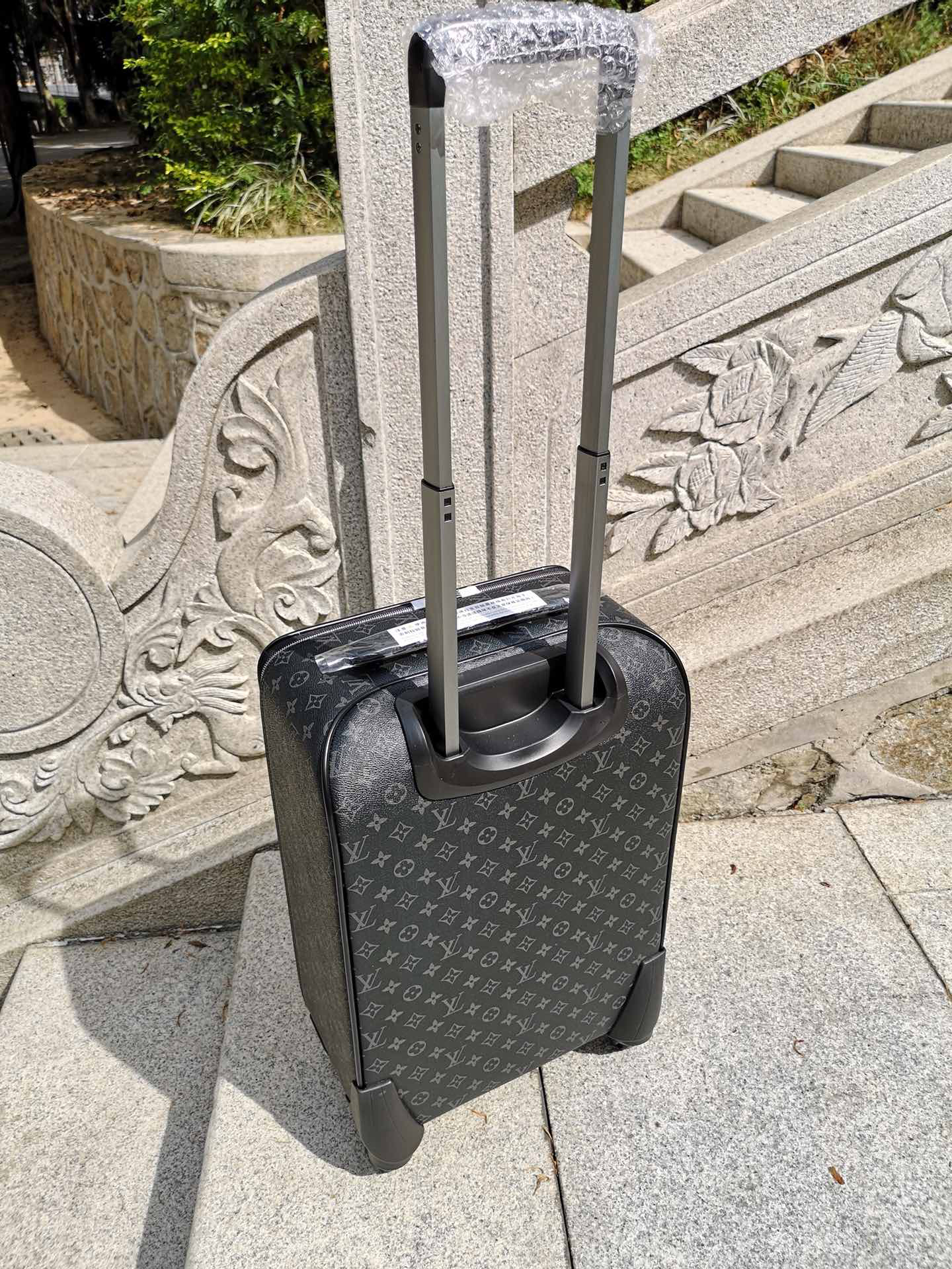 LV luggage-88
