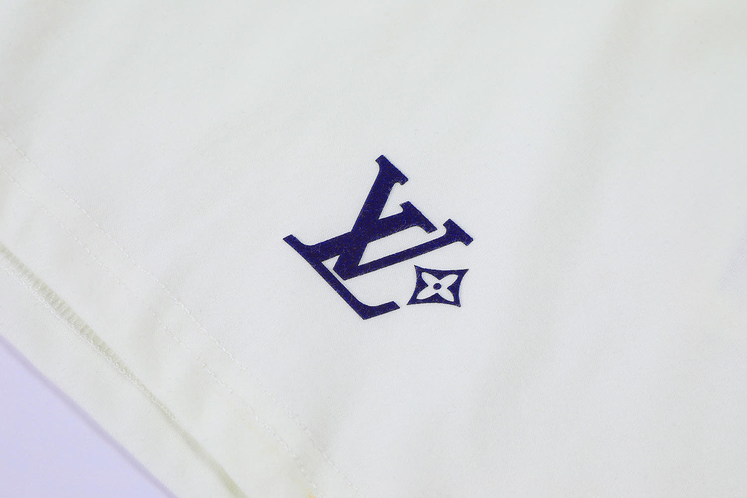 LV clothing-233