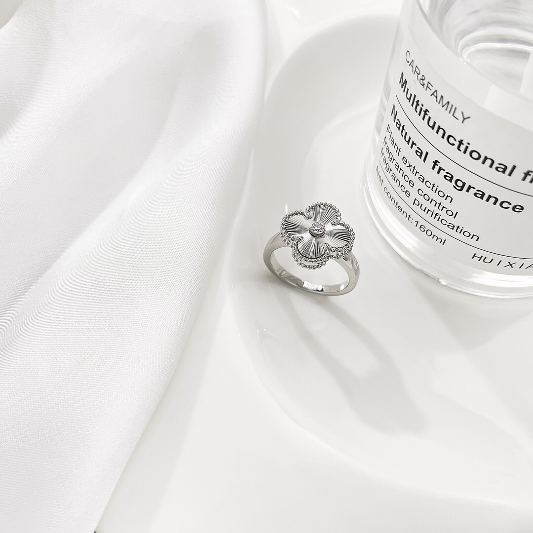 Van Cleef & Arpels ring-17