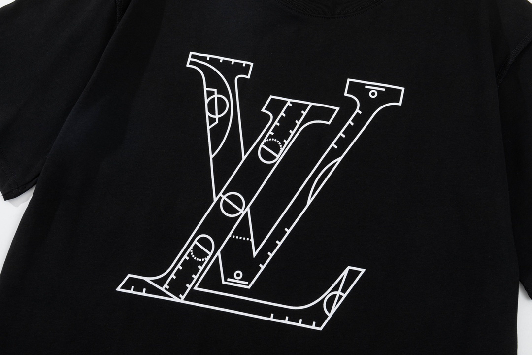 LV clothing-148