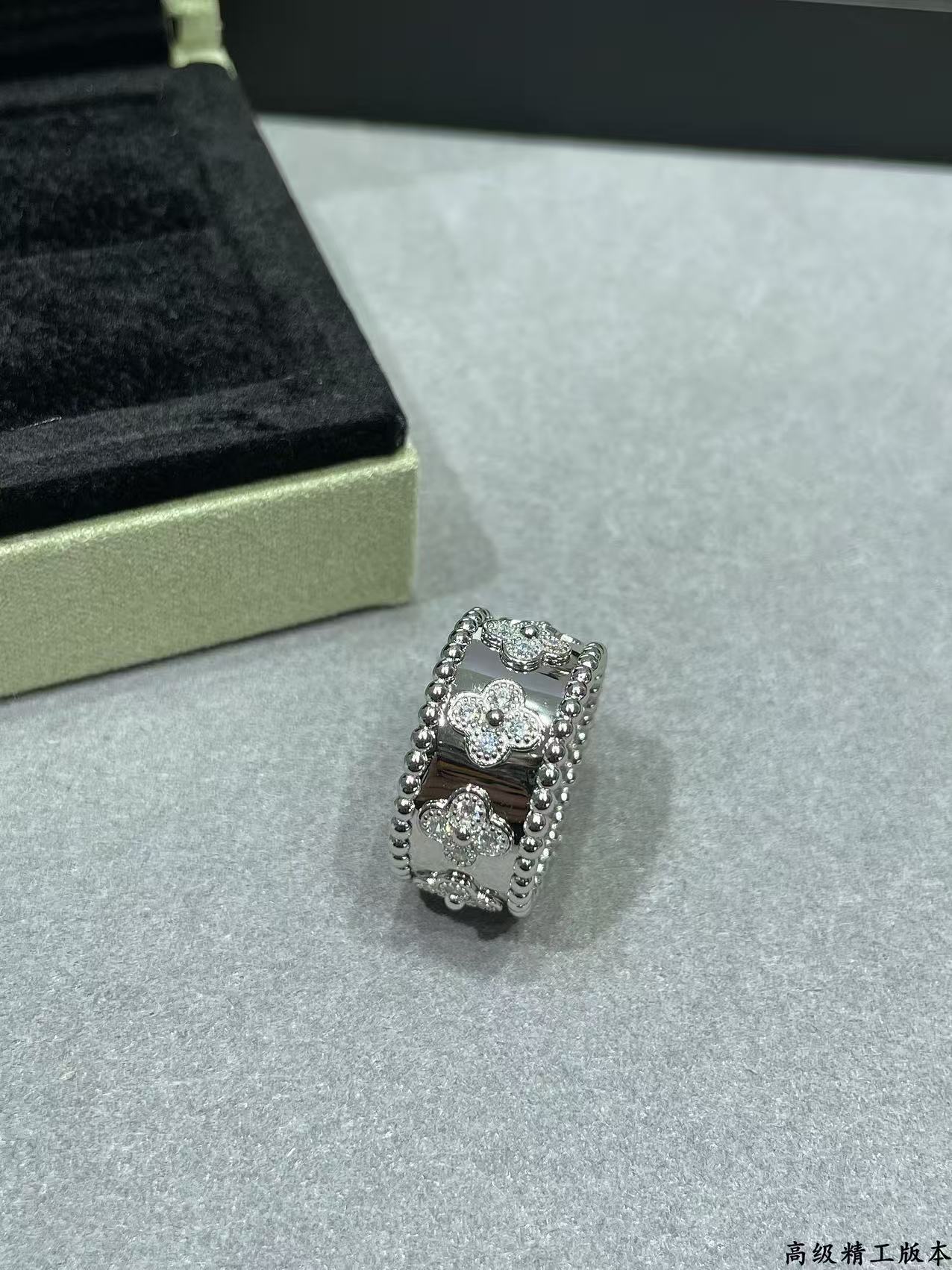 Van Cleef & Arpels ring-72