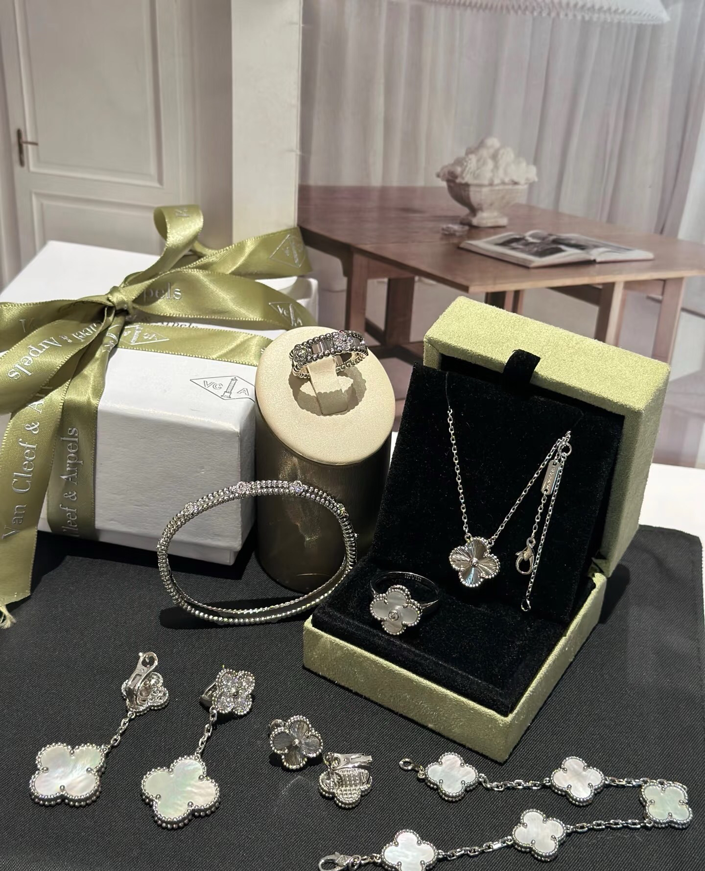 Van Cleef & Arpels earring-93