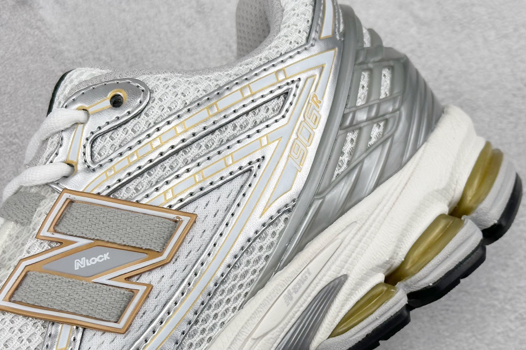 New Balance Sneakers-93