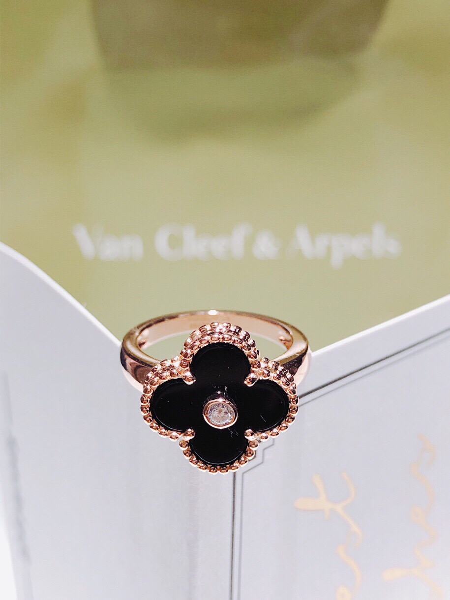 Van Cleef & Arpels ring-75