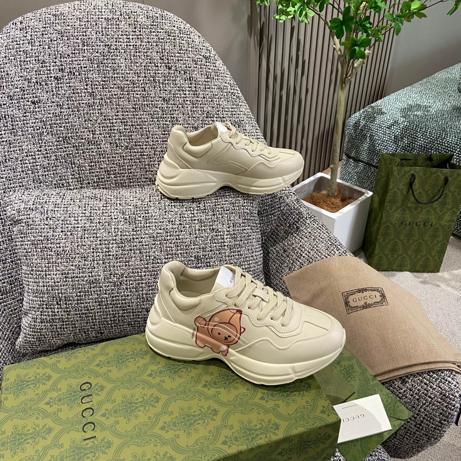 Gucci Sneakers-220
