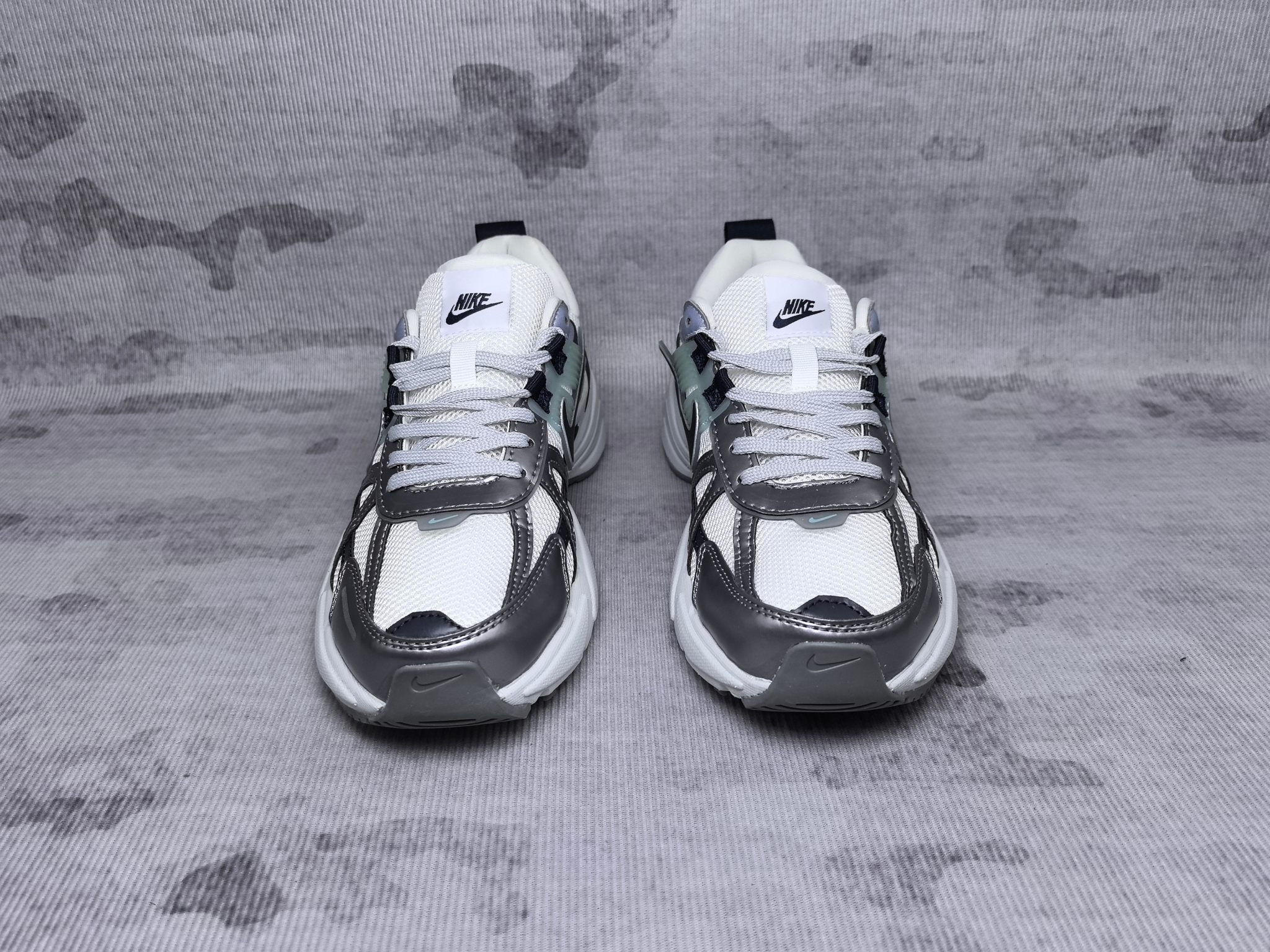 Nike Sneakers-225