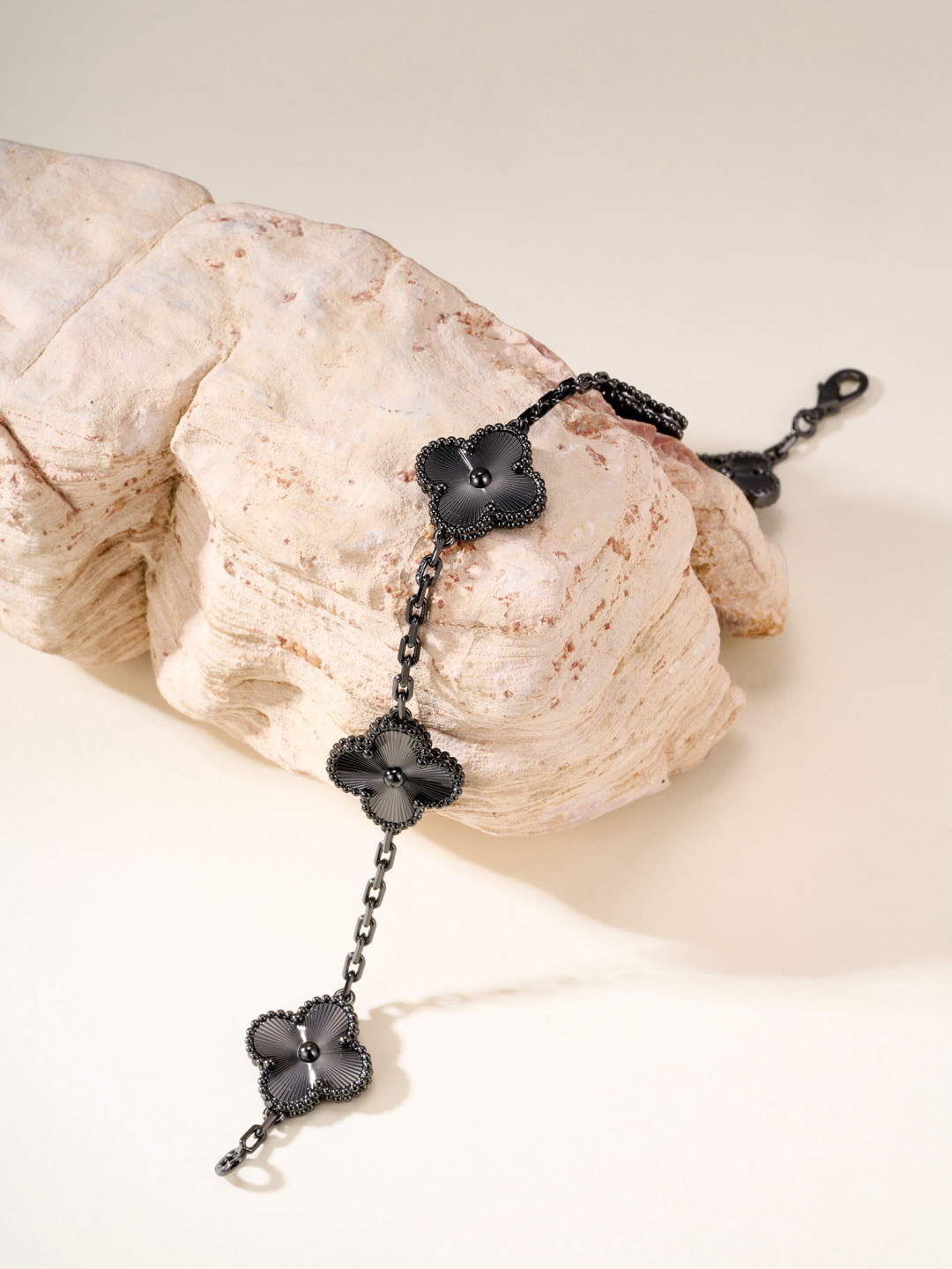 Van Cleef & Arpels Bracelet-17