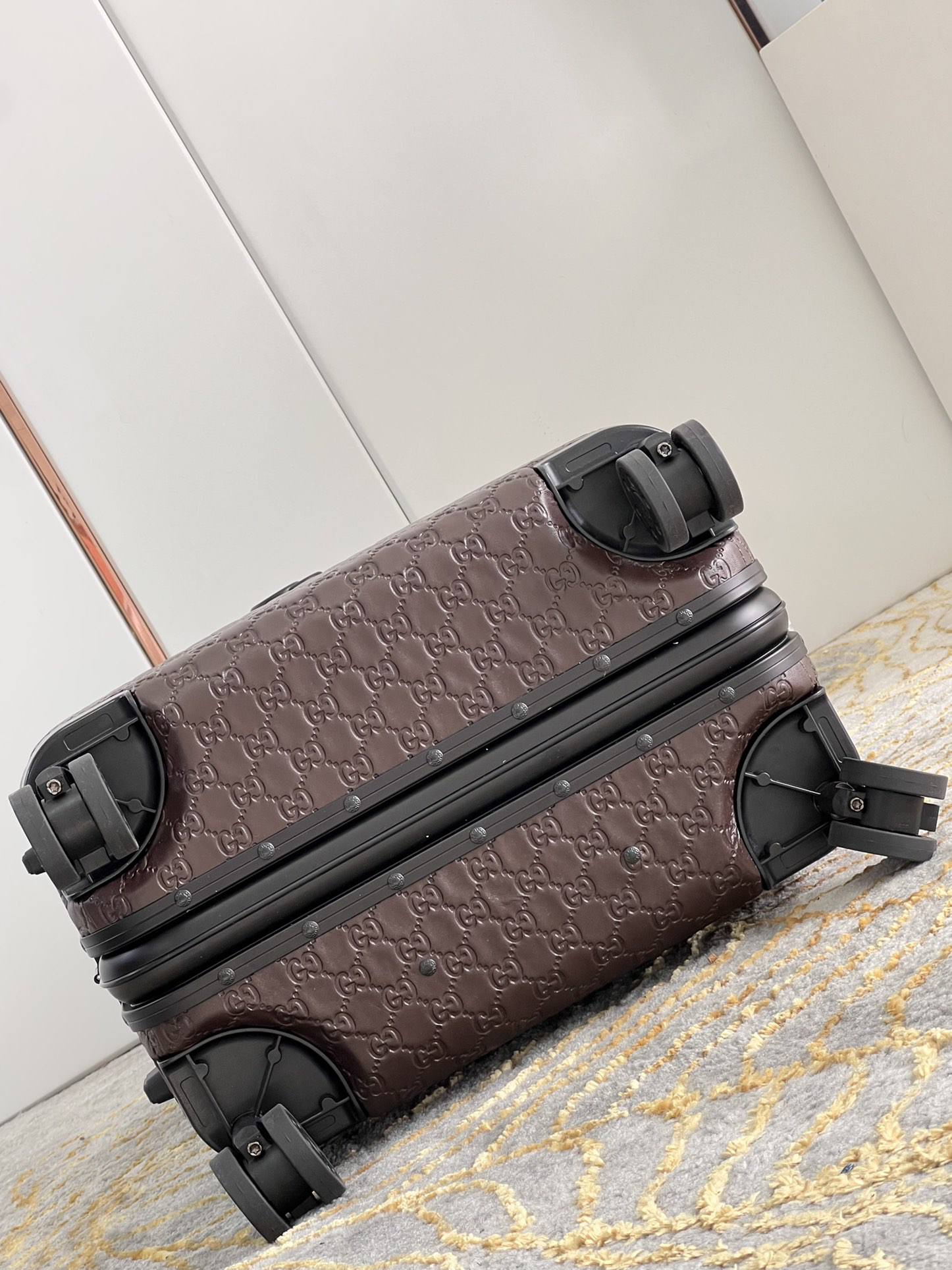 Gucci luggage-18