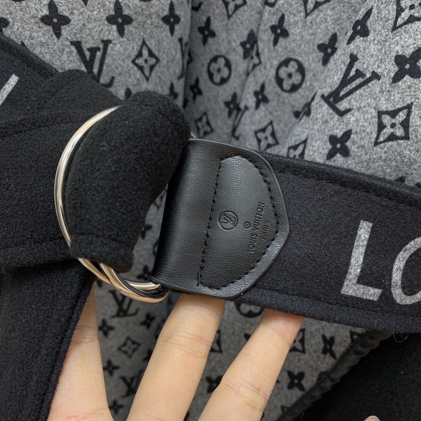 LV Clothing-335