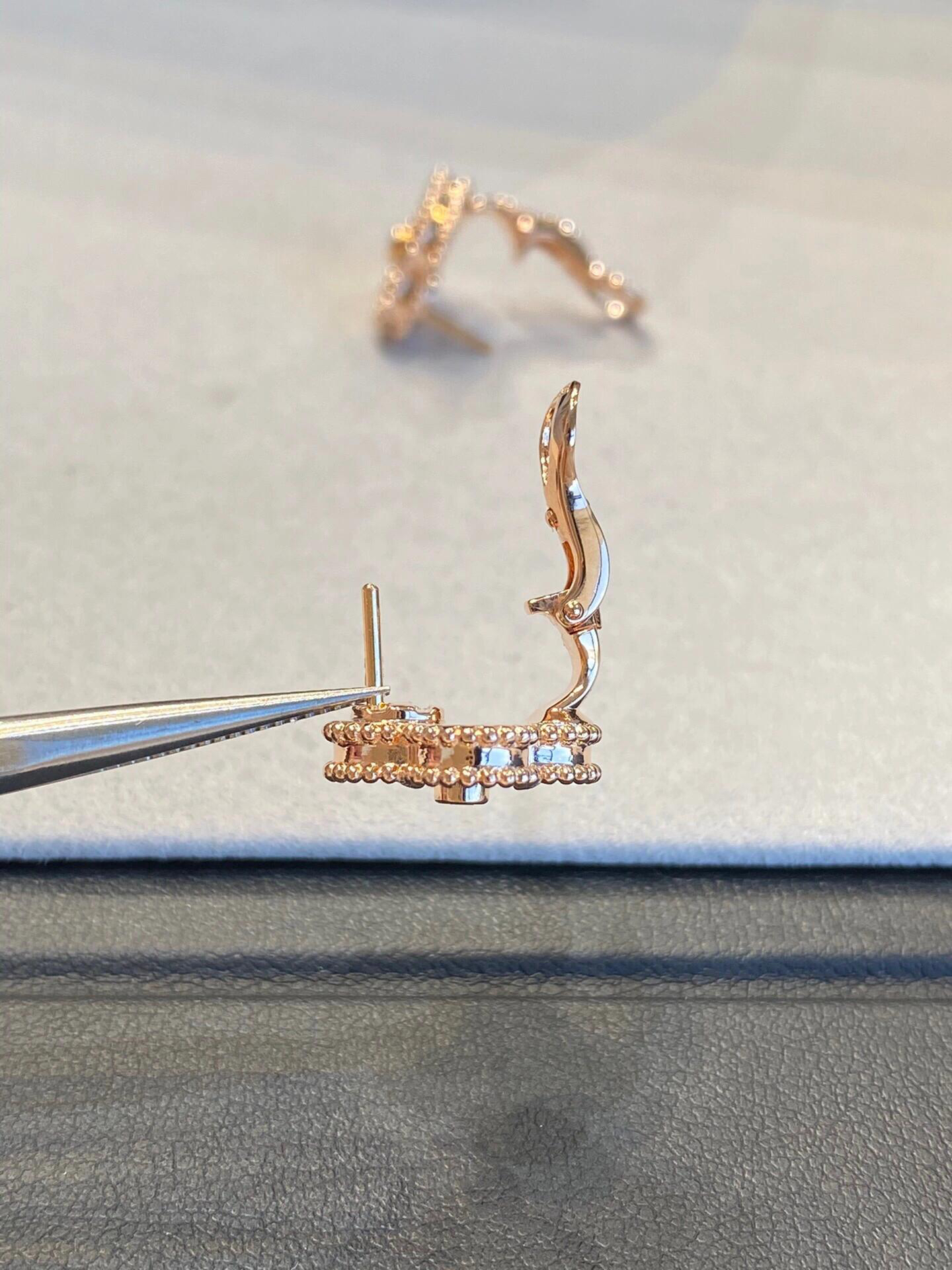 Van Cleef & Arpels earring-72