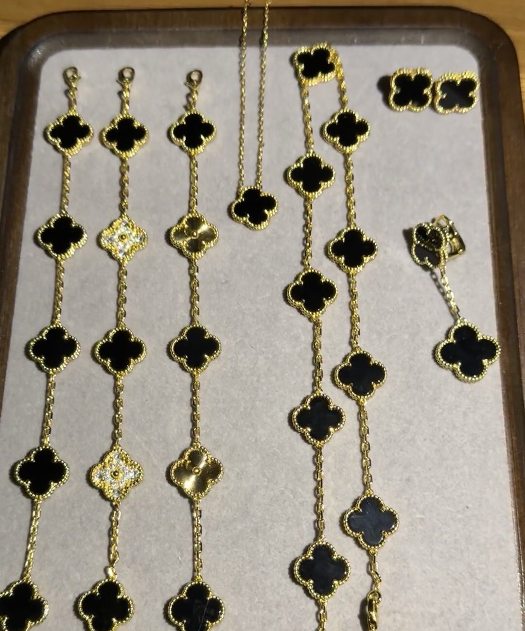 Van Cleef & Arpels earring-91