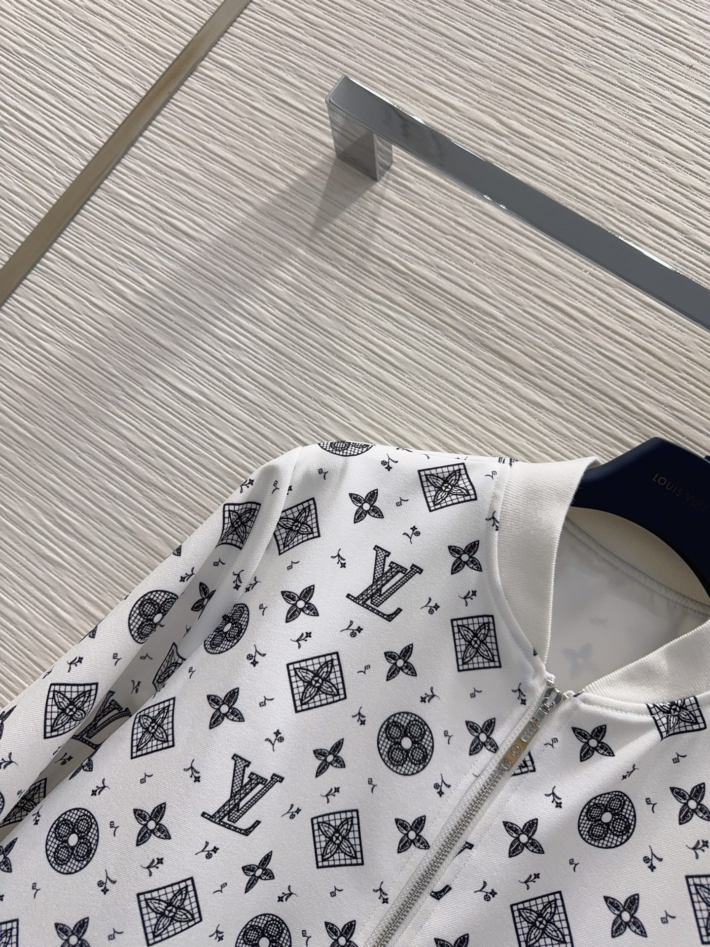 LV Clothing-324