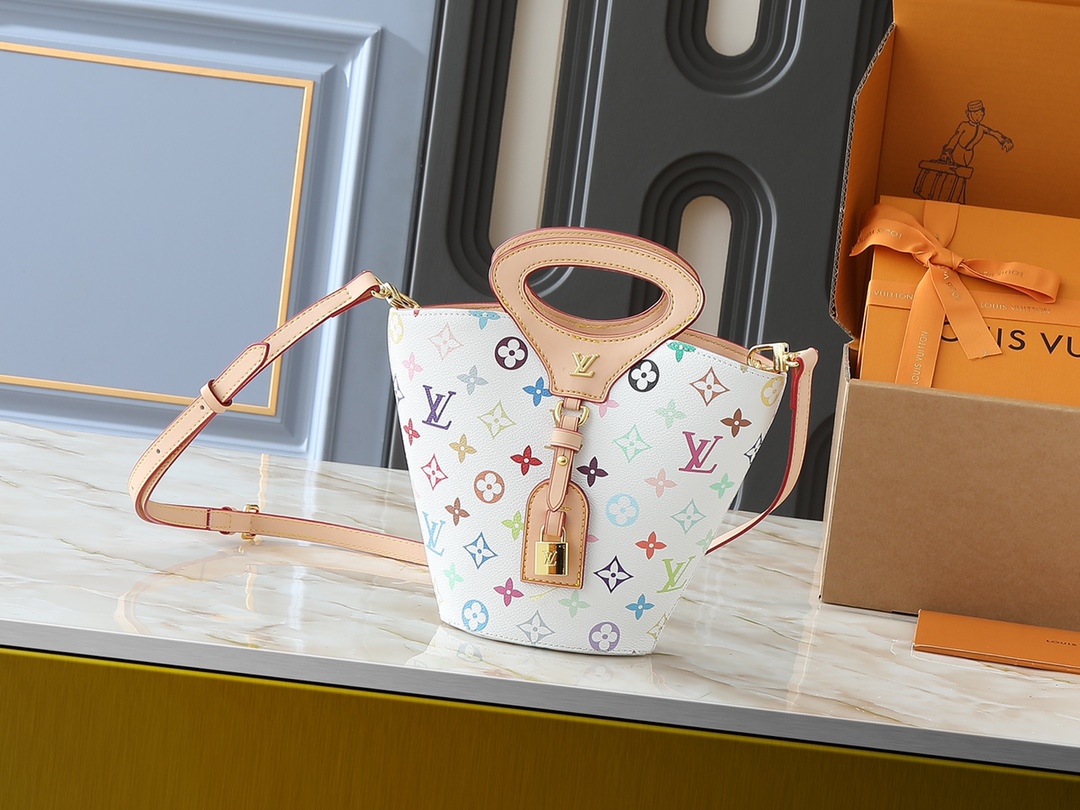 Louis Vuitton Hot New Product-203