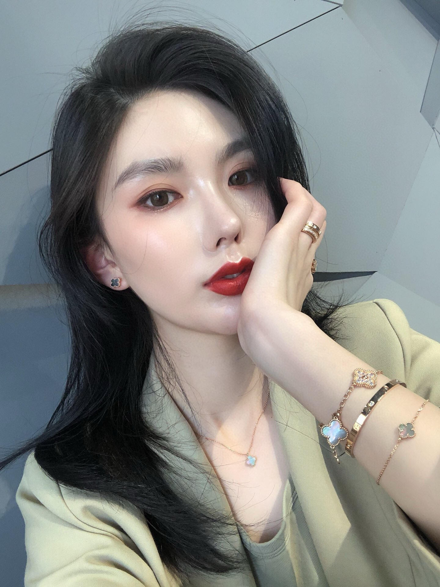 Van Cleef & Arpels earring-44