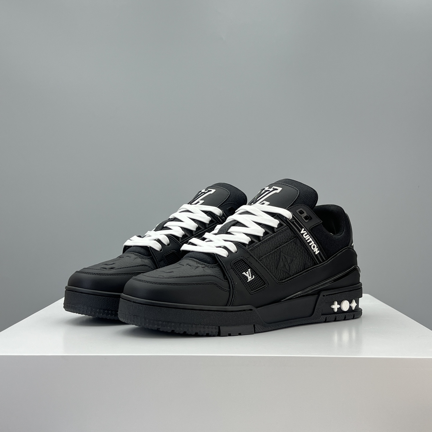 Lv Sneakers-133