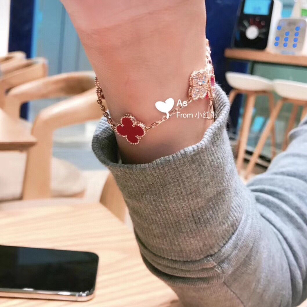 Van Cleef & Arpels Bracelet-34