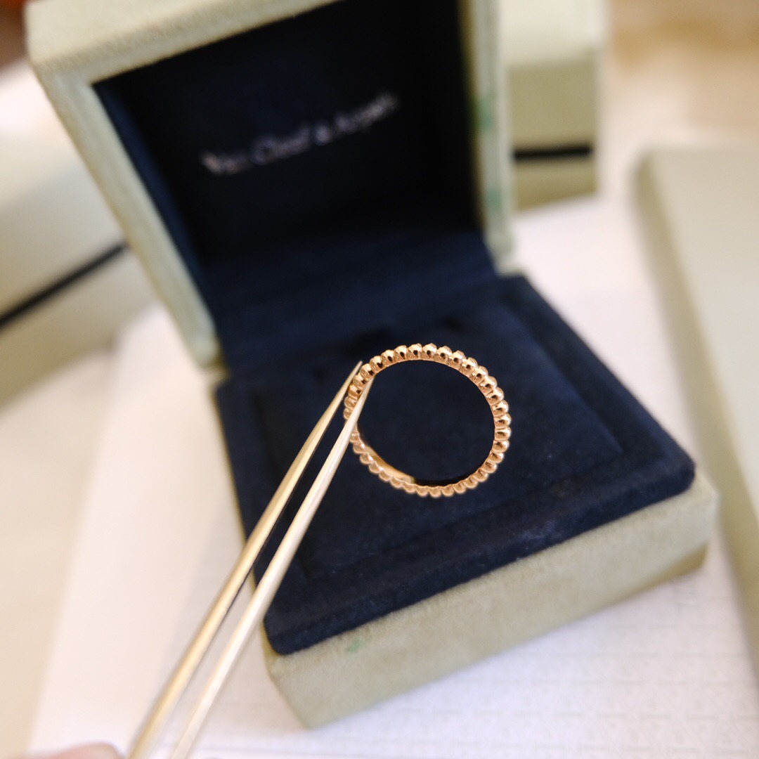 Van Cleef & Arpels ring-79