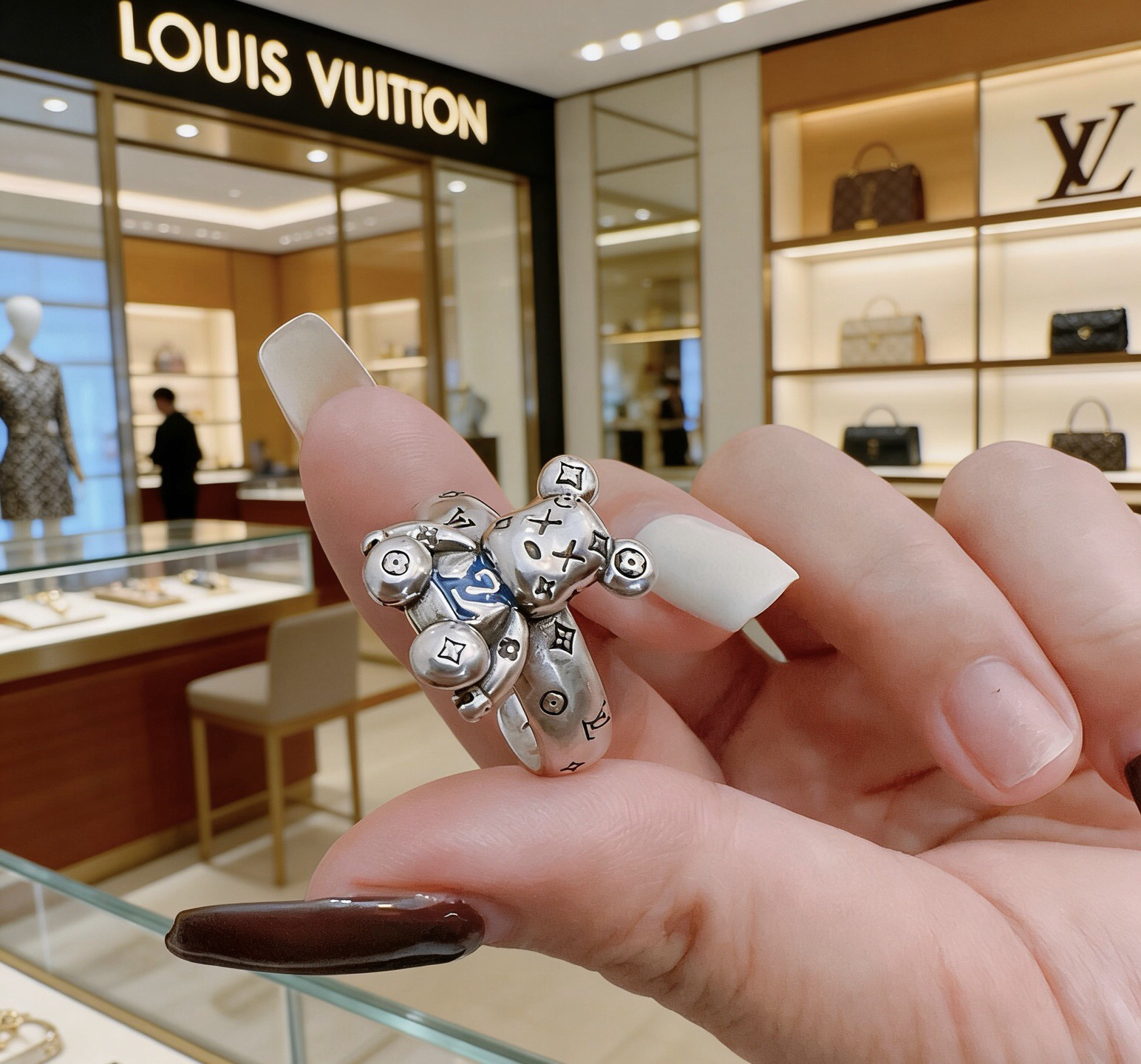 LV ring-9