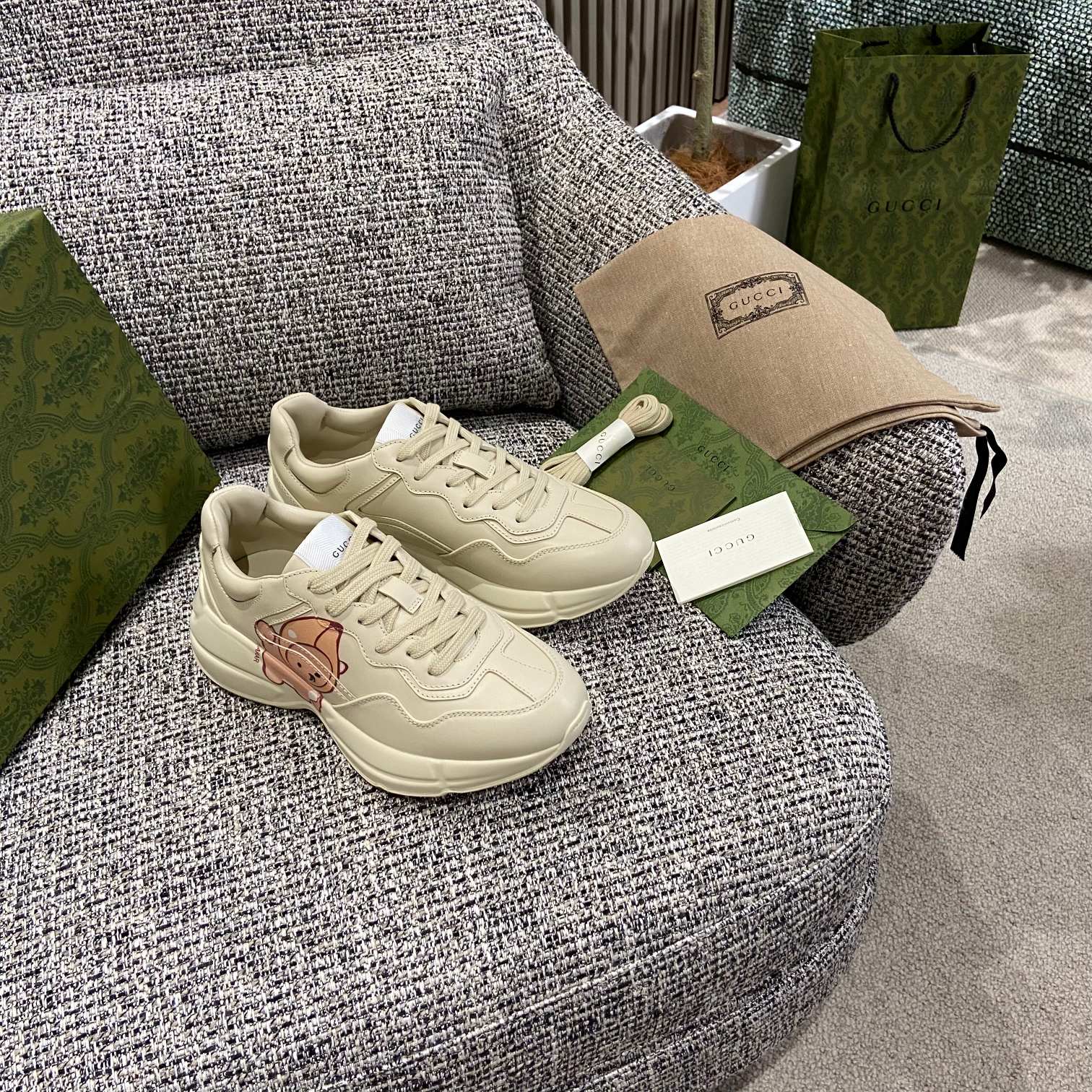 Gucci Sneakers-220
