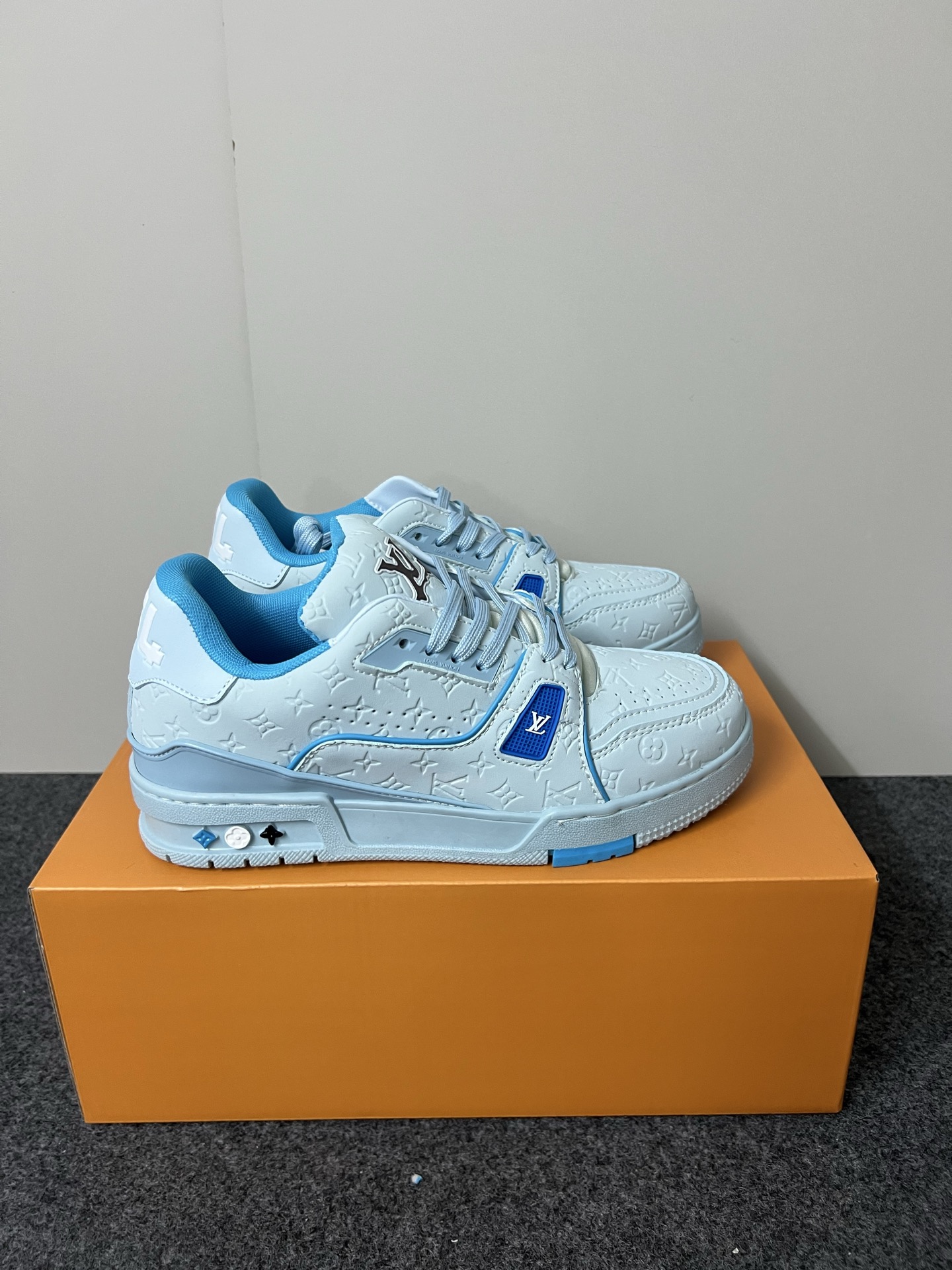 Lv Sneakers-117