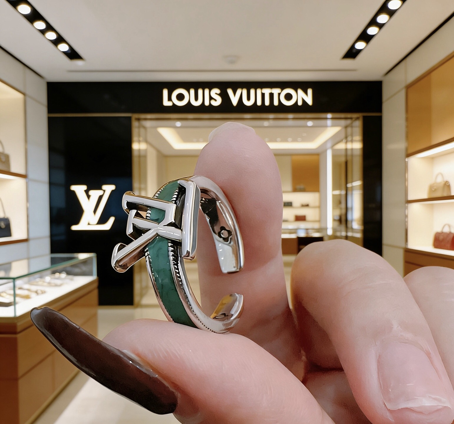 LV ring-7