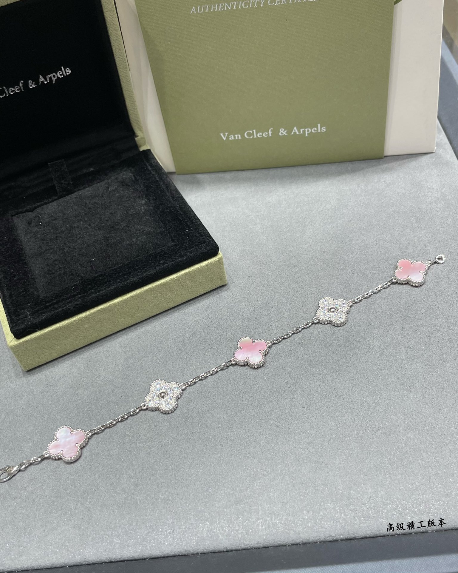 Van Cleef & Arpels Bracelet-109