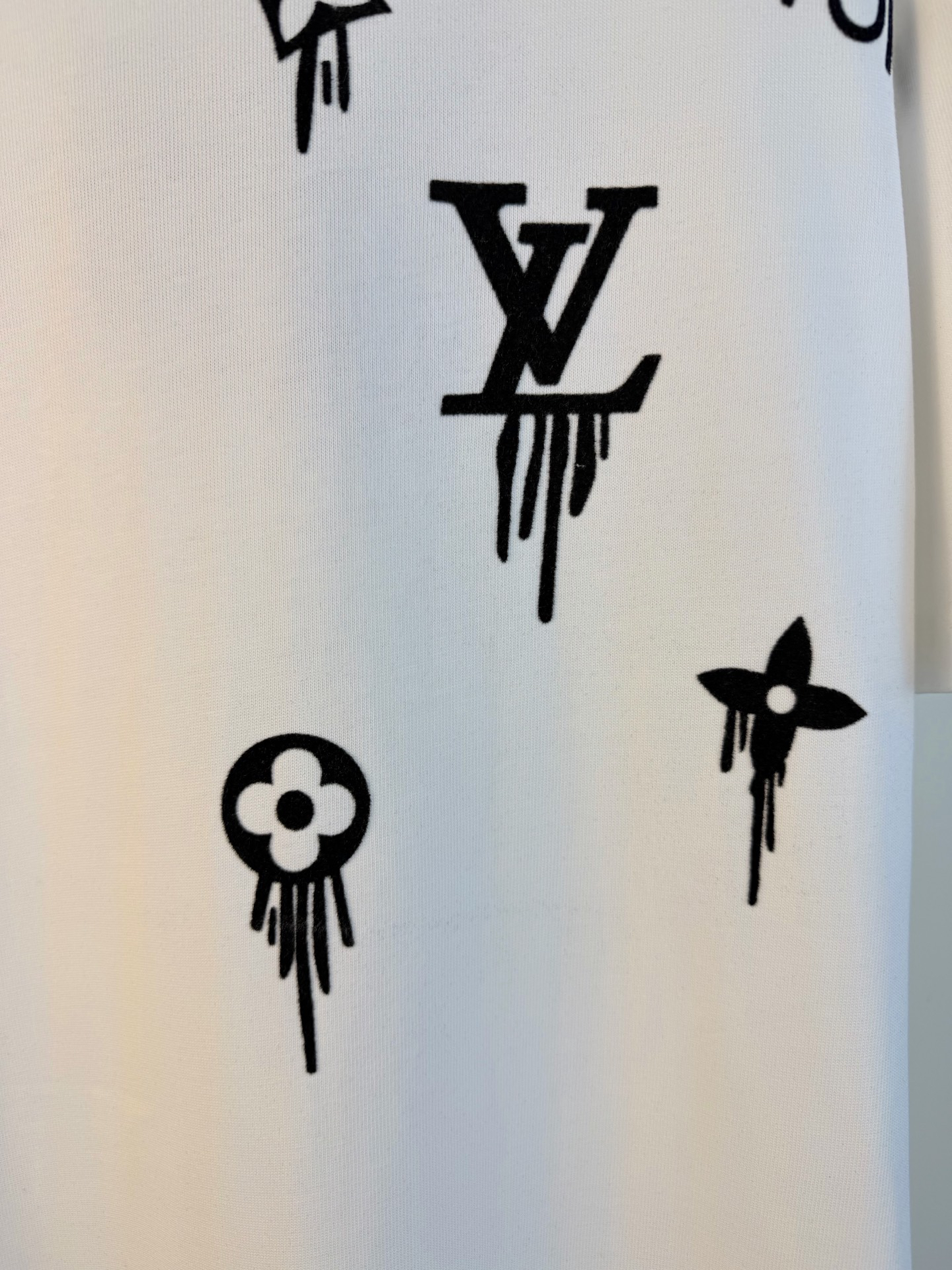LV clothing-244