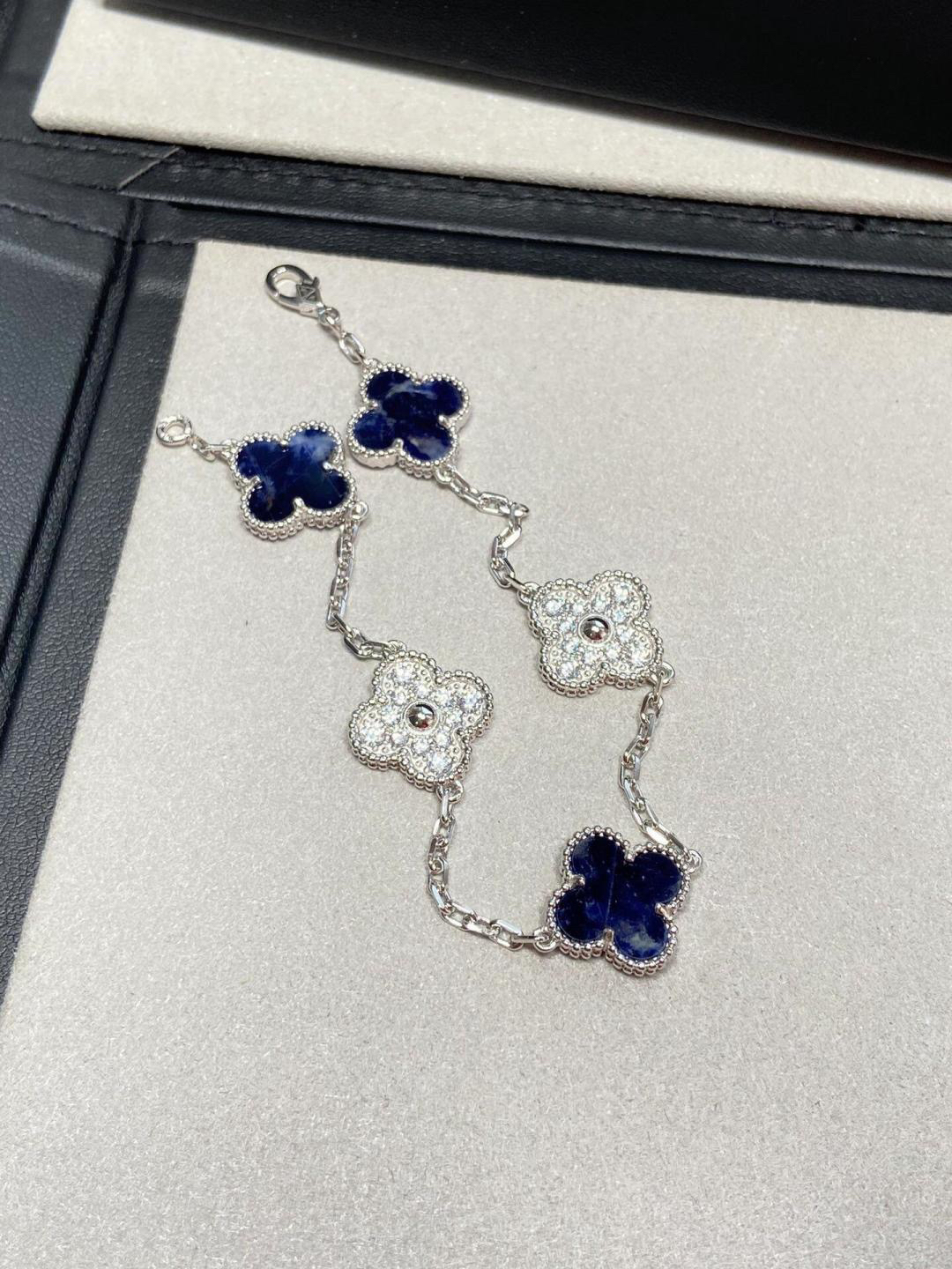 Van Cleef & Arpels Bracelet-93