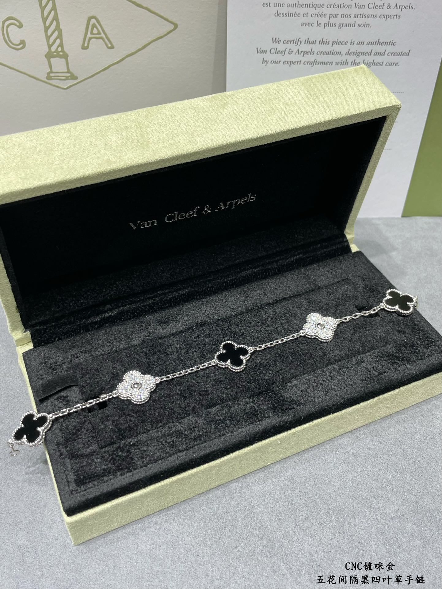 Van Cleef & Arpels Bracelet-104