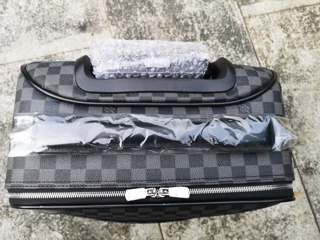 LV luggage-92