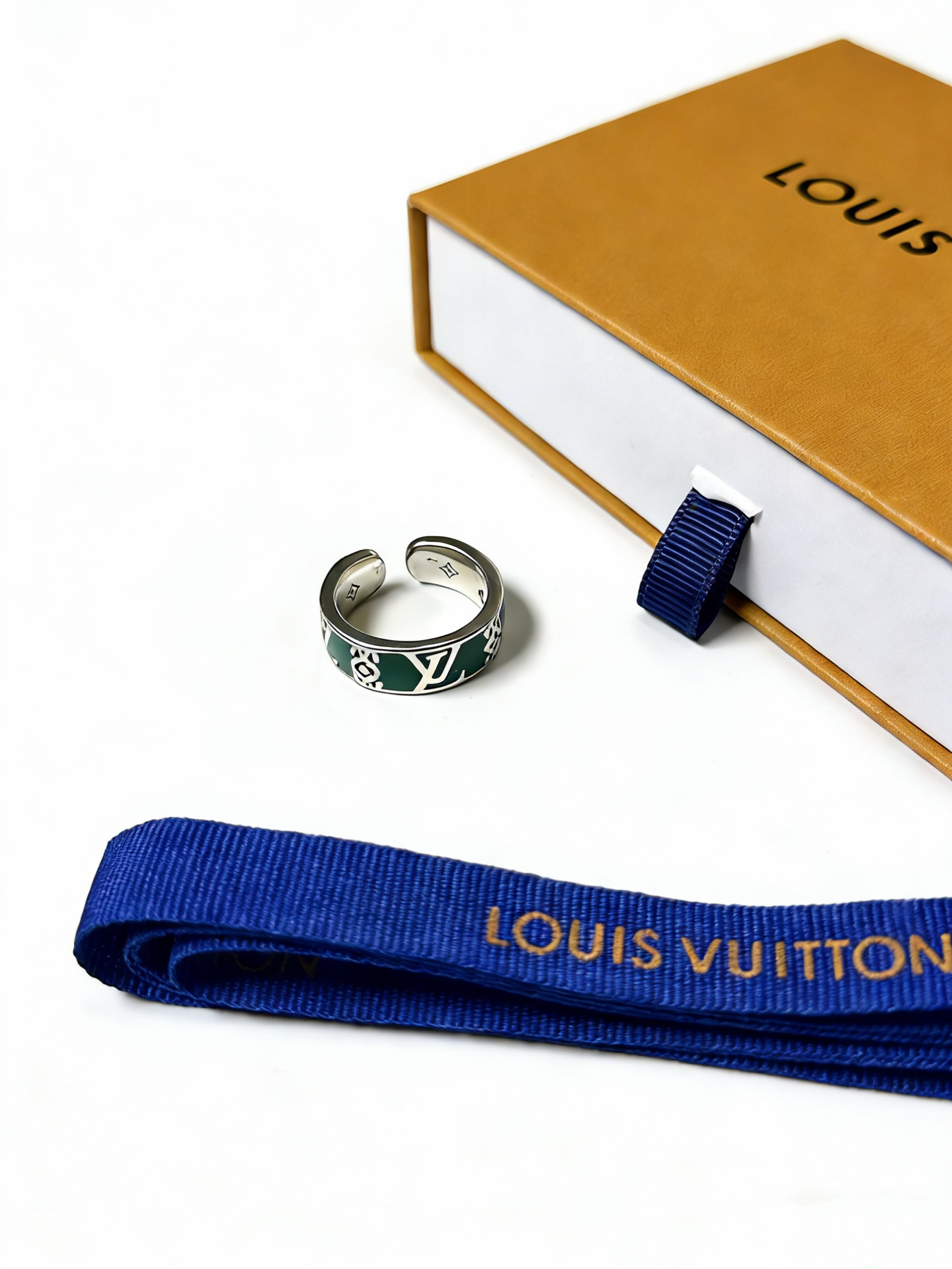 LV ring-70