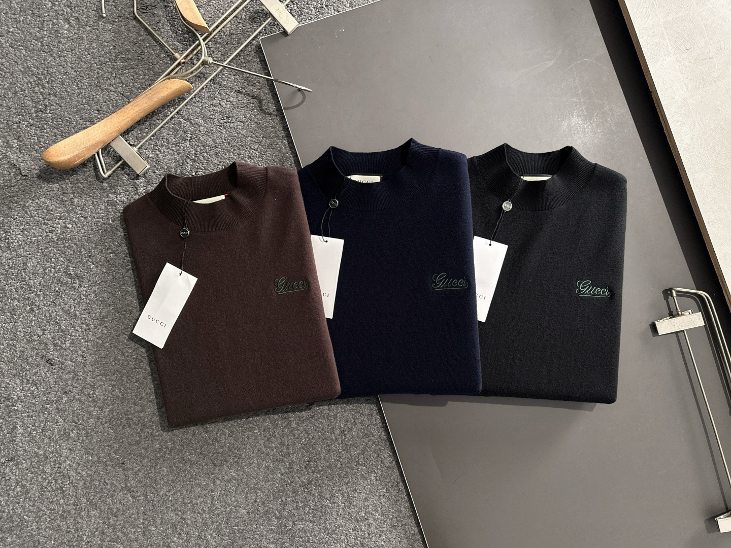 Gucci Clothing-192