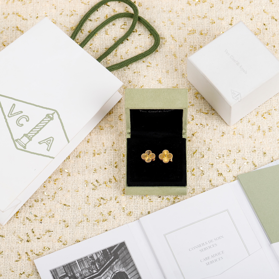 Van Cleef & Arpels earring-38