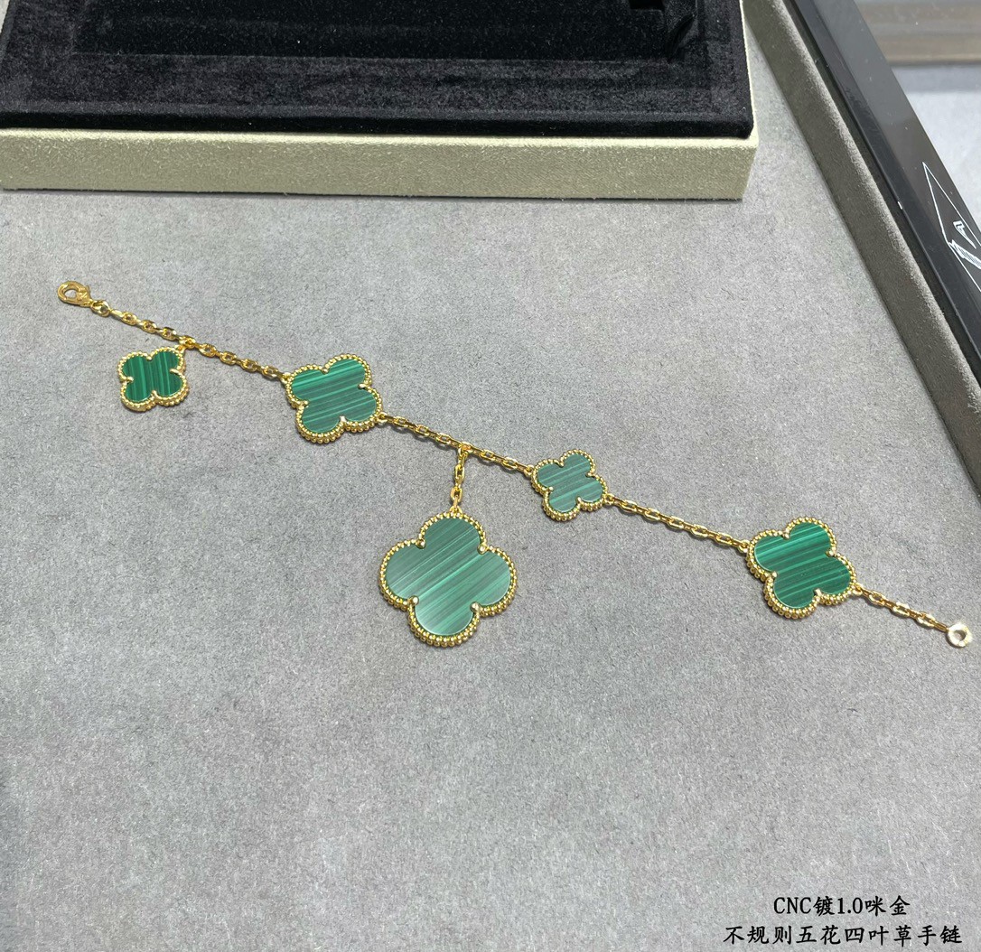 Van Cleef & Arpels Bracelet-94