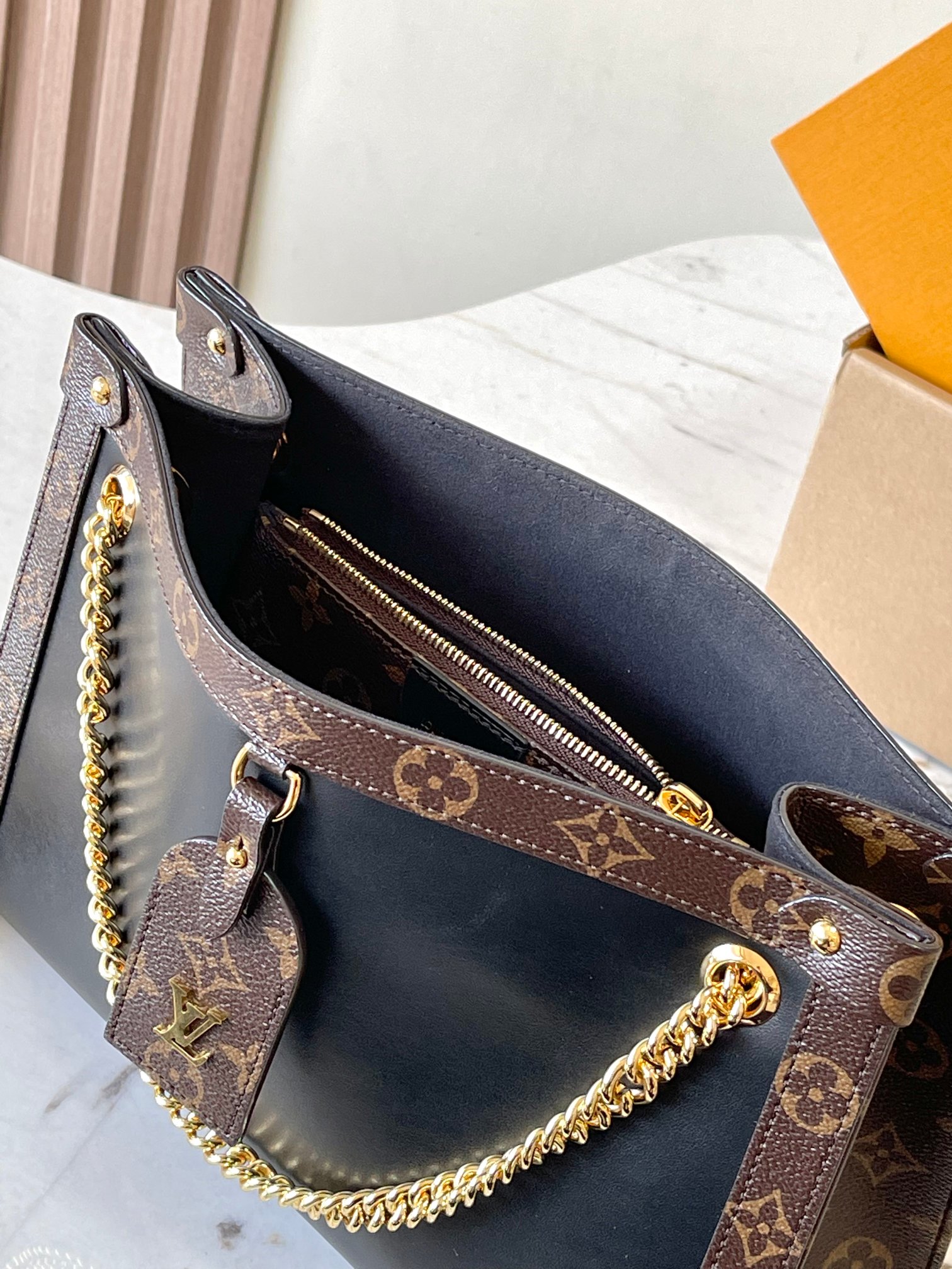 Louis Vuitton Hot New Product-206