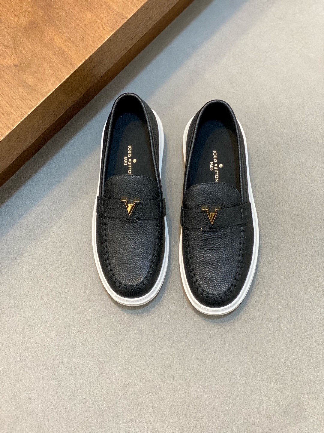 Lv Sneakers-100